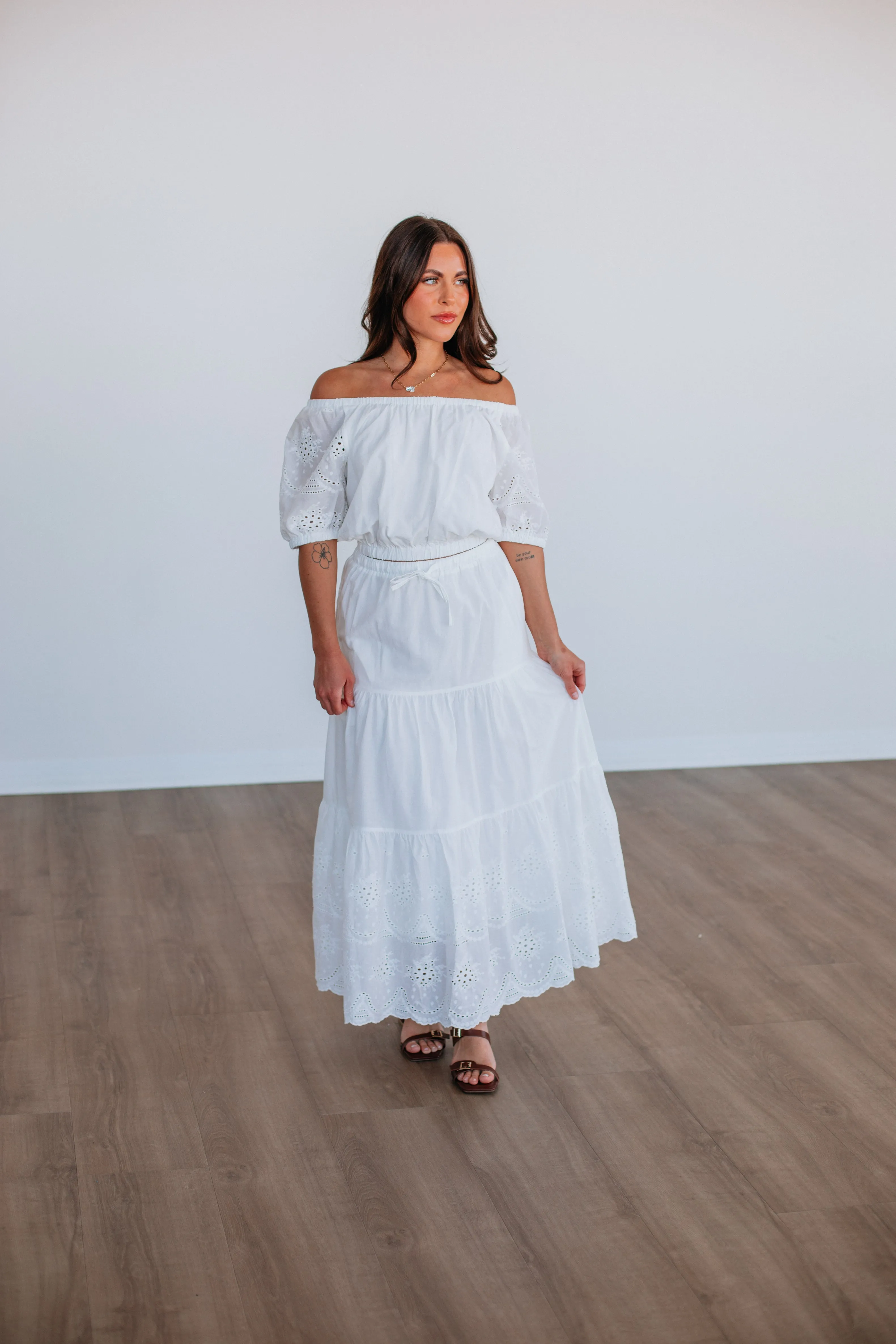 Adhara Maxi Skirt Curvy Fit Light Outfit