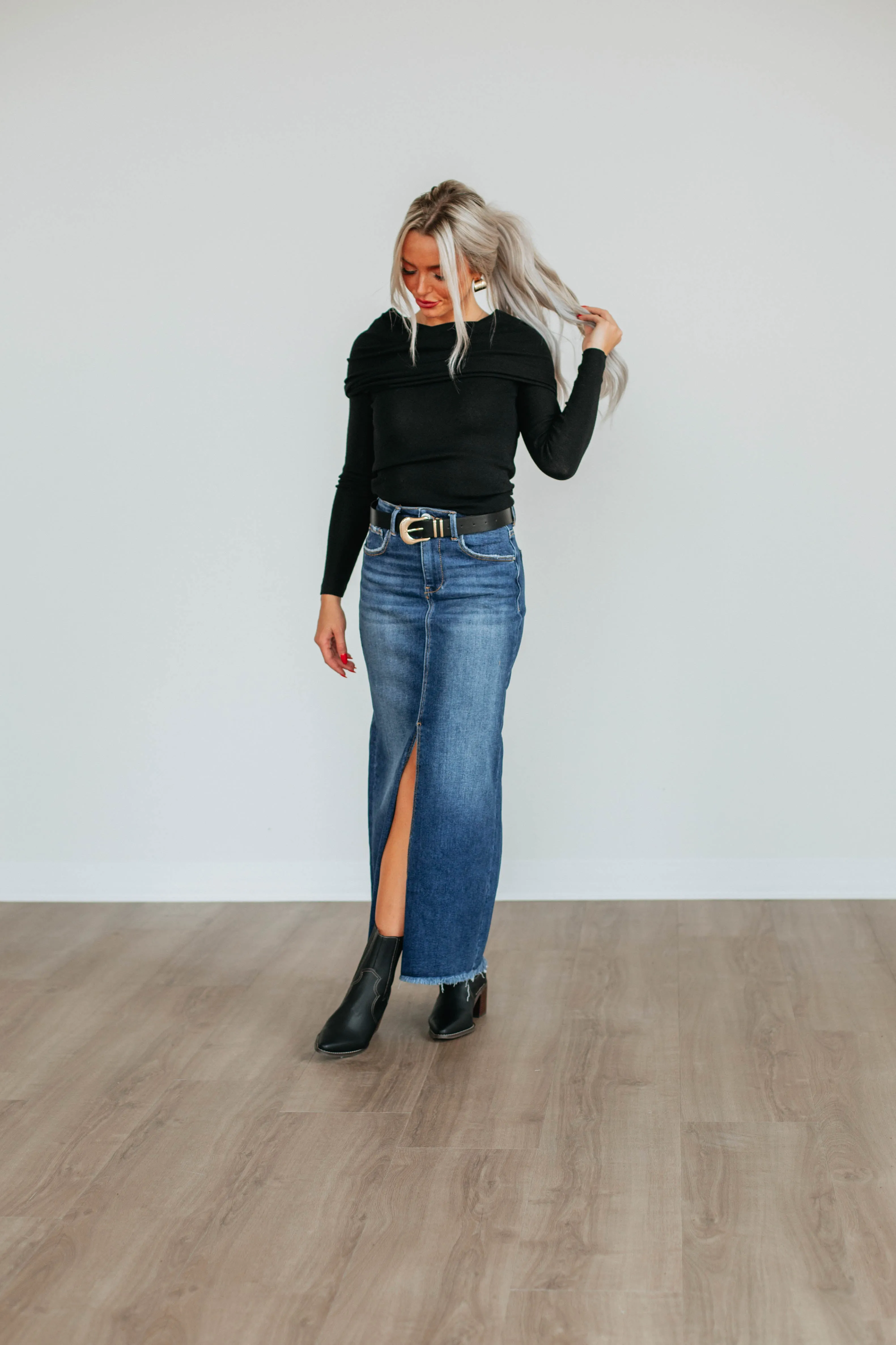 Candyn Risen Denim Skirt - Dark Wash Simple Layer Flexible Waistband