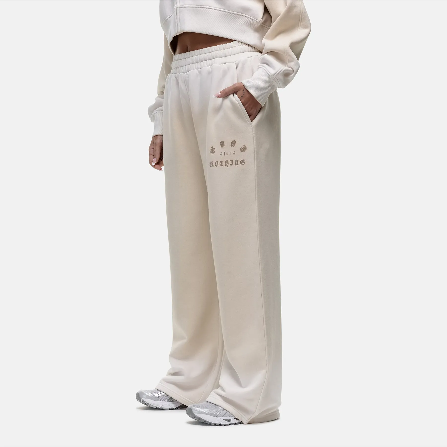 Sprayed Cali Cream Baggy Jogger Dynamic Motion