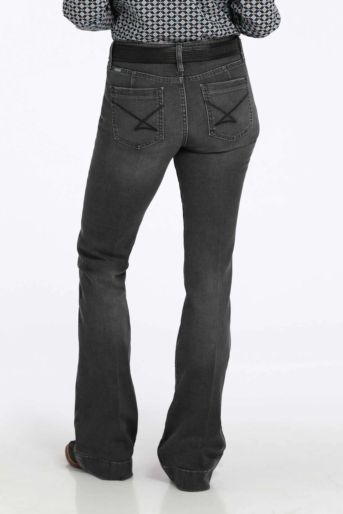 Cinch Women's Lynden Slim Trouser in Black Wrinkle Free Fabric Treatment Gym Ready Evening Stroll