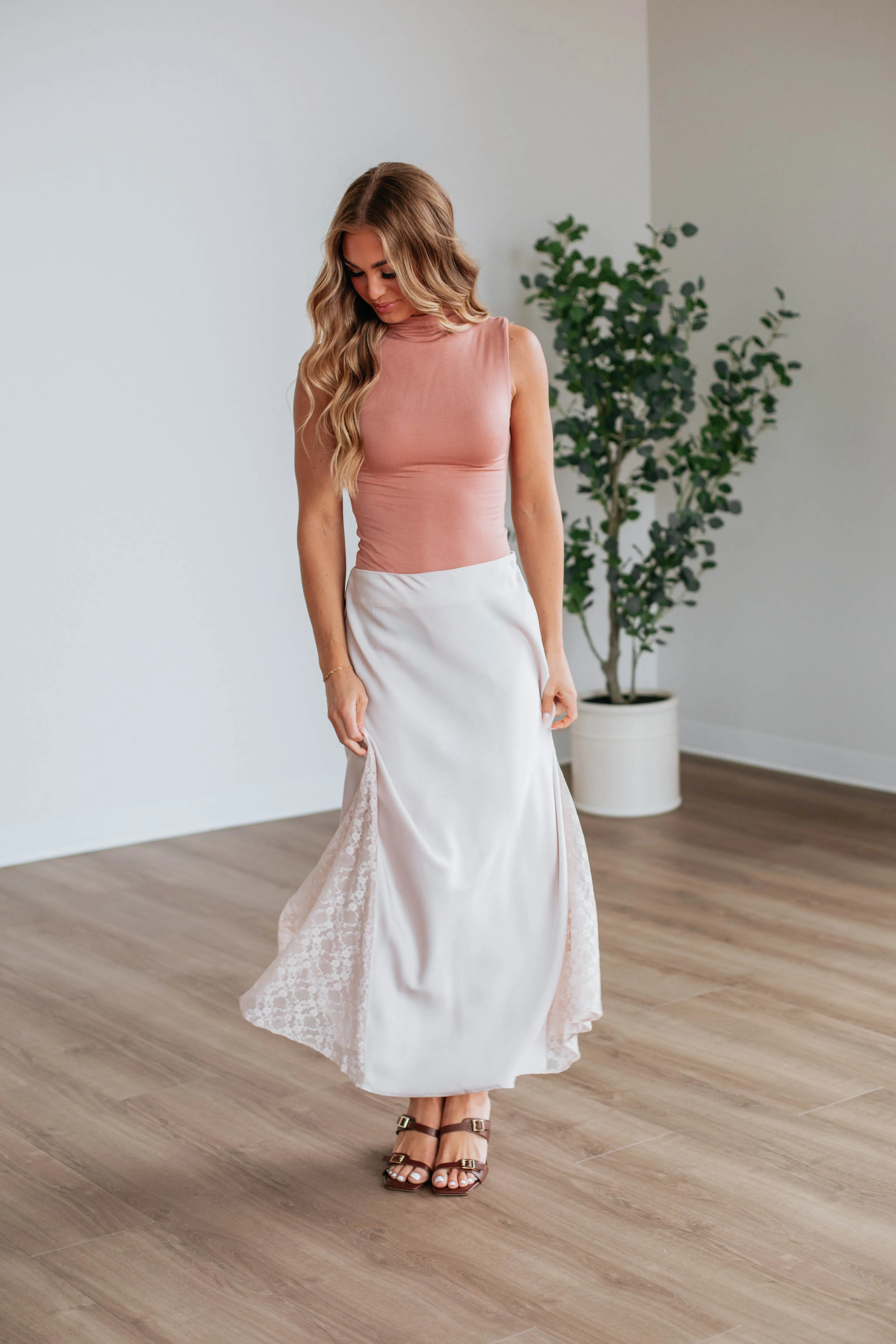 Corduroy texture Vivian Lace Skirt - Pearl