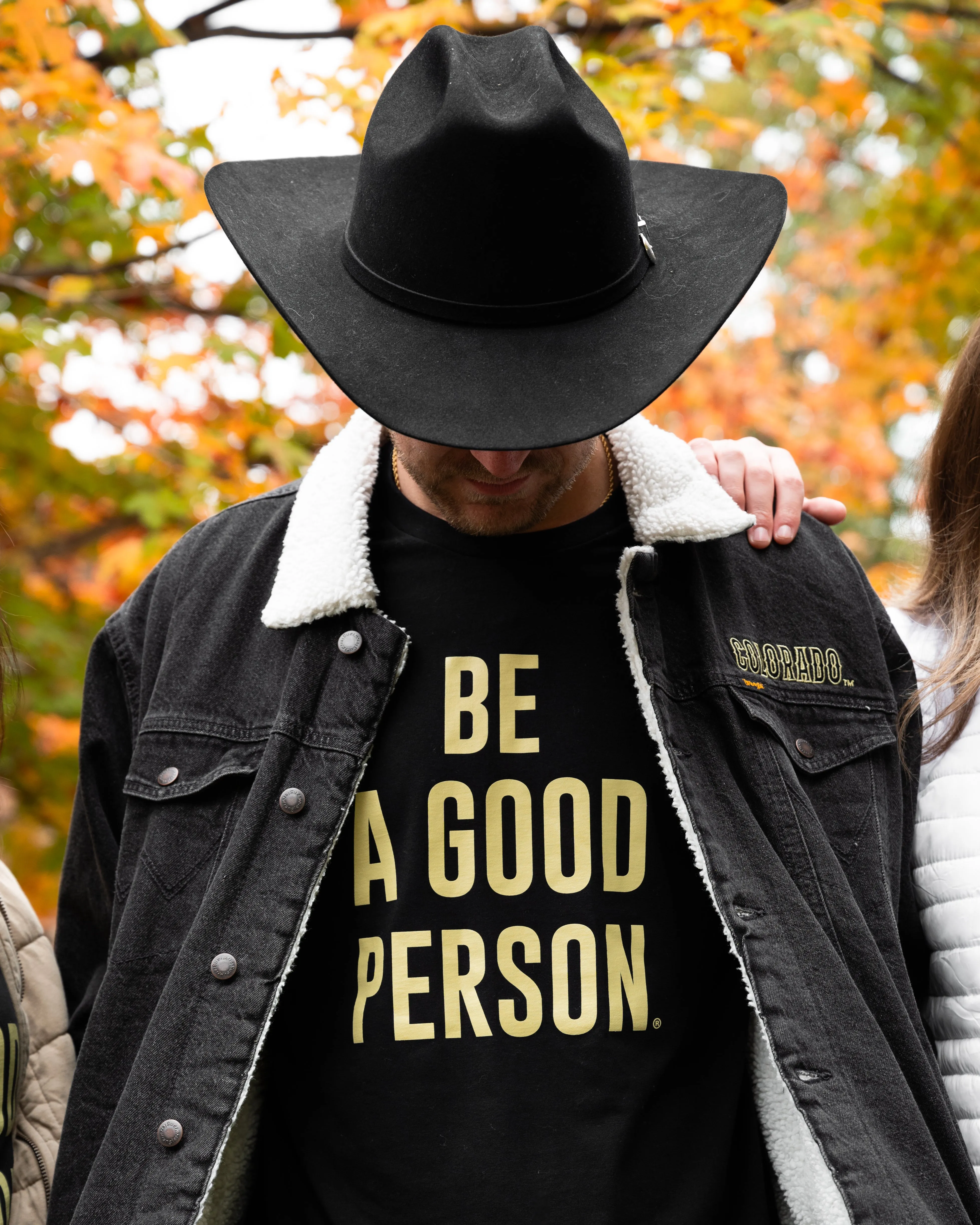 Signature T-Shirt - Graceful Gold Chic Style Trend Sporty Comfort Wear