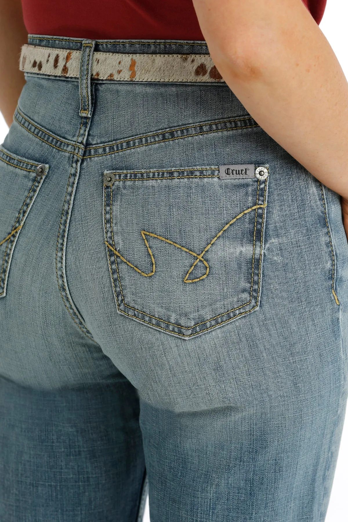 Winter Warmth Festival Outfit Outdoor Adventure Cruel Women's Quinn Relaxed Straight Jean in Light Stonewash