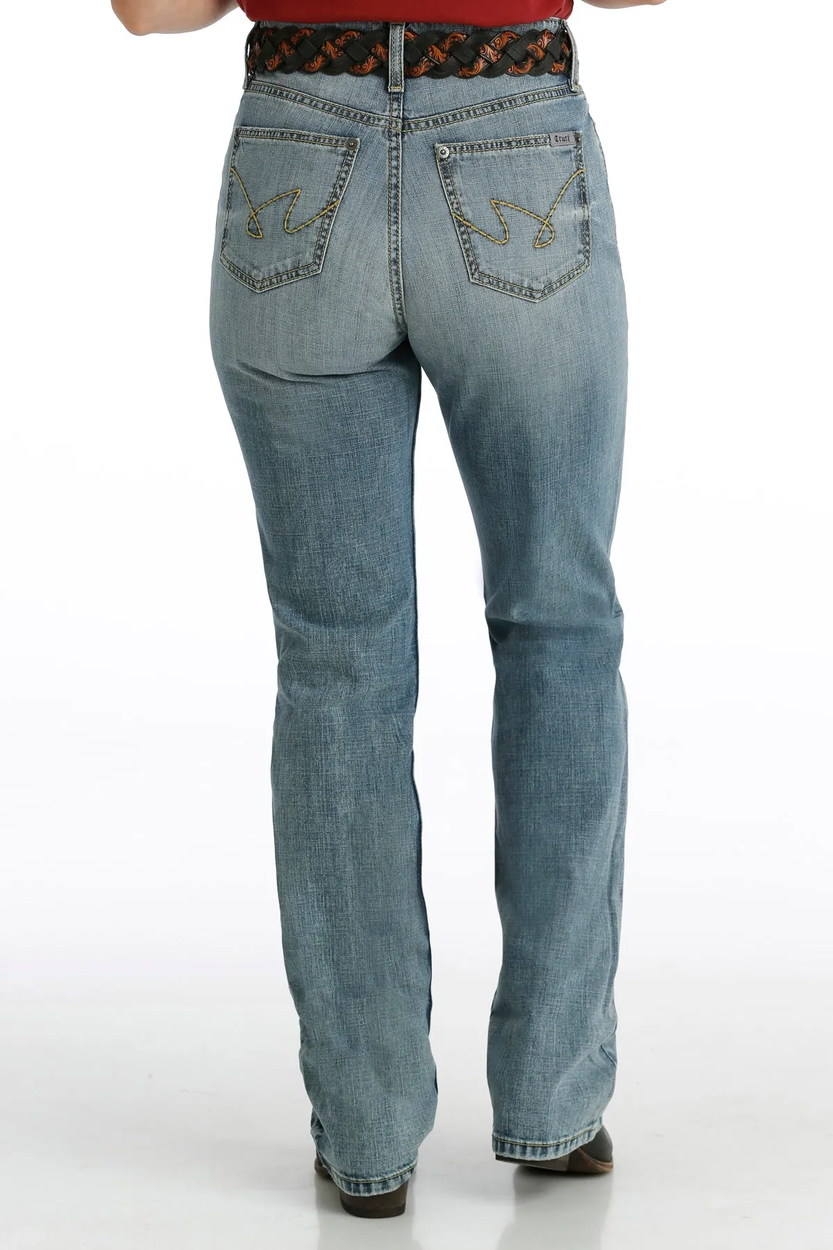 Cruel Women's Quinn Relaxed Straight Jean in Light Stonewash Basic Outfit