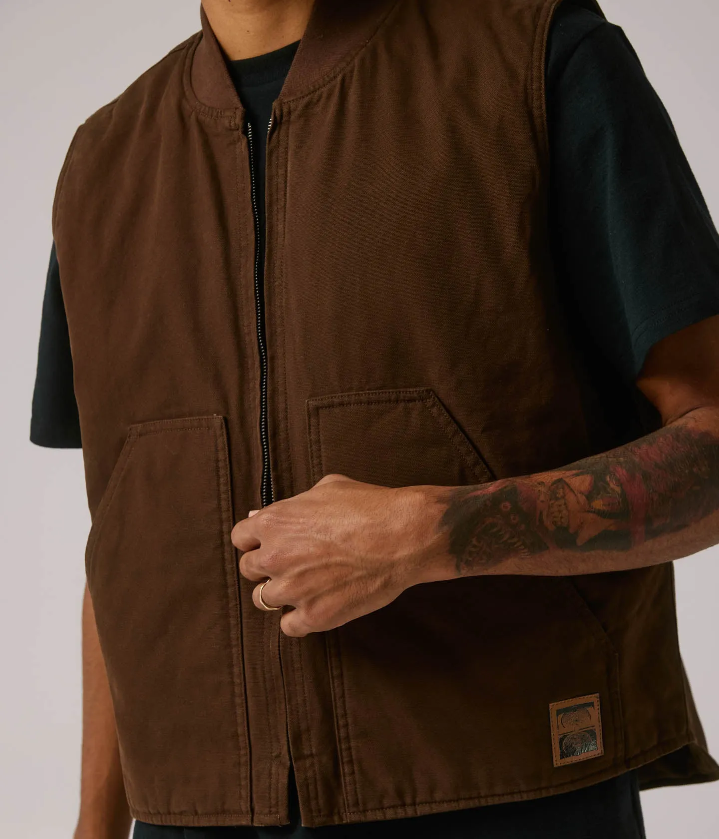 VT CANVAS VEST // BROWN Layering Compatible Cut