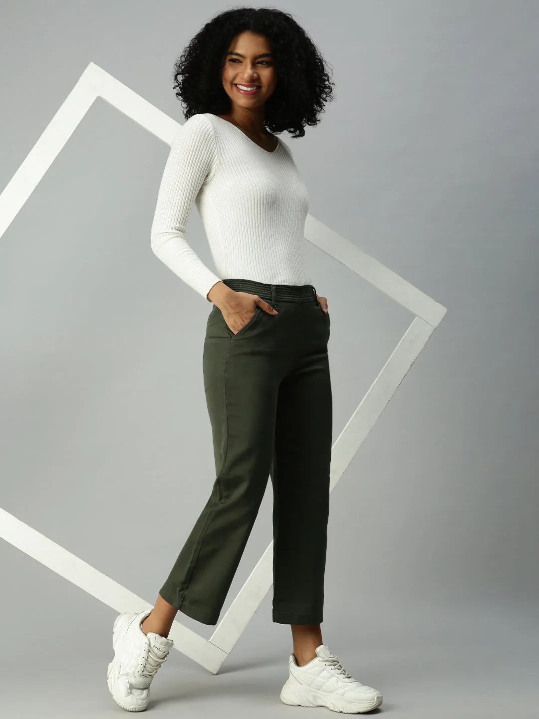 Ultra Basic Women's Green Straight Fit High-Rise Stretchable Jeans