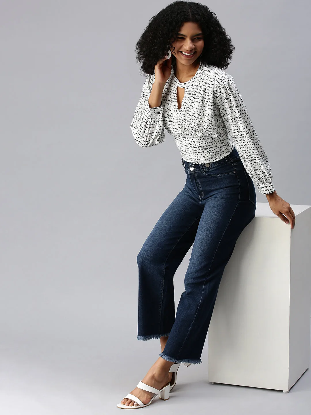 Youth Outfit Women's Blue Wide Leg High-Rise Light Fade Cropped Stretchable Denim Jeans