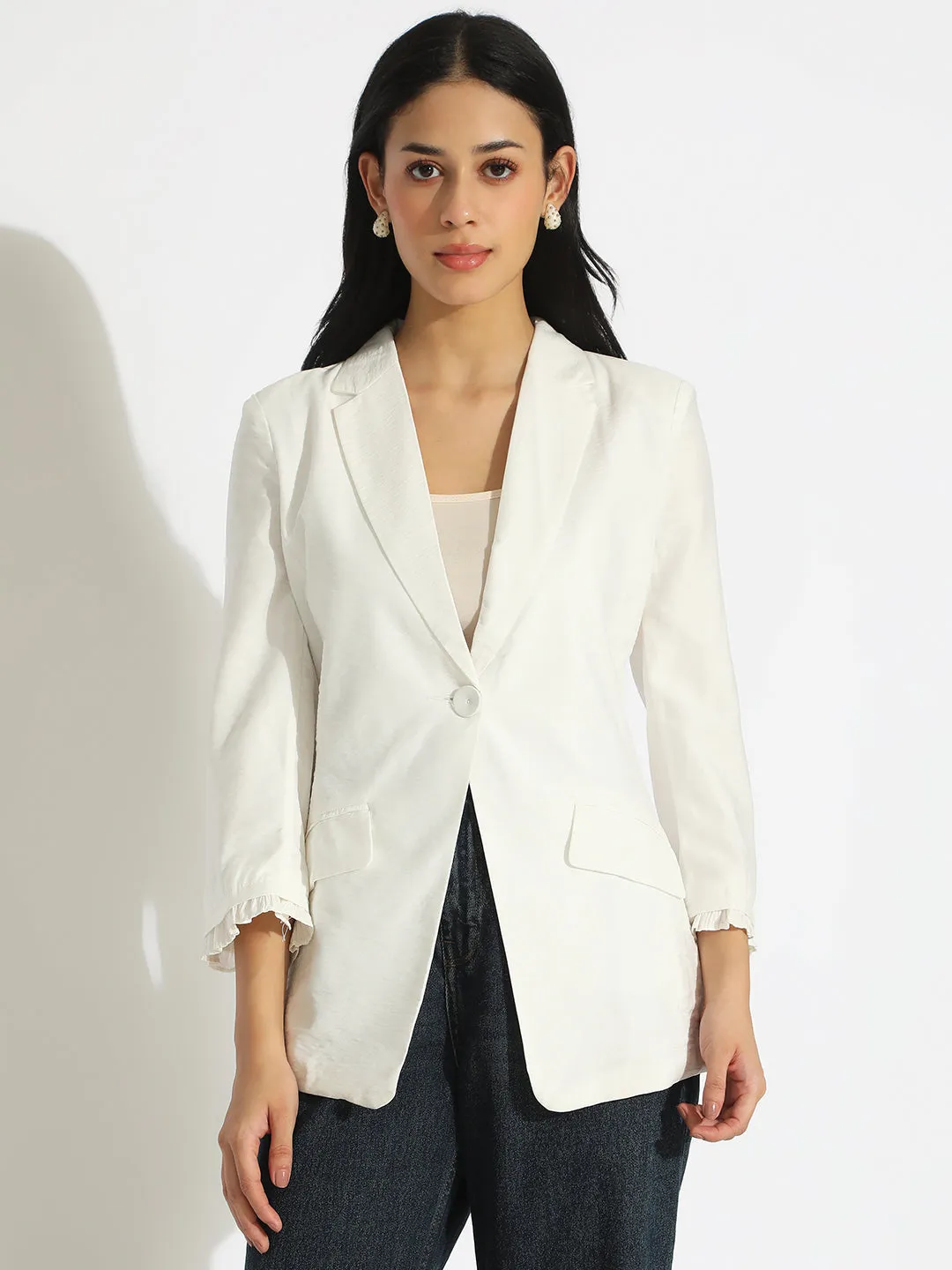 Effortless Layer Women's White Single-Breasted Blazer with 3/4 Sleeve and Ruched Cuff