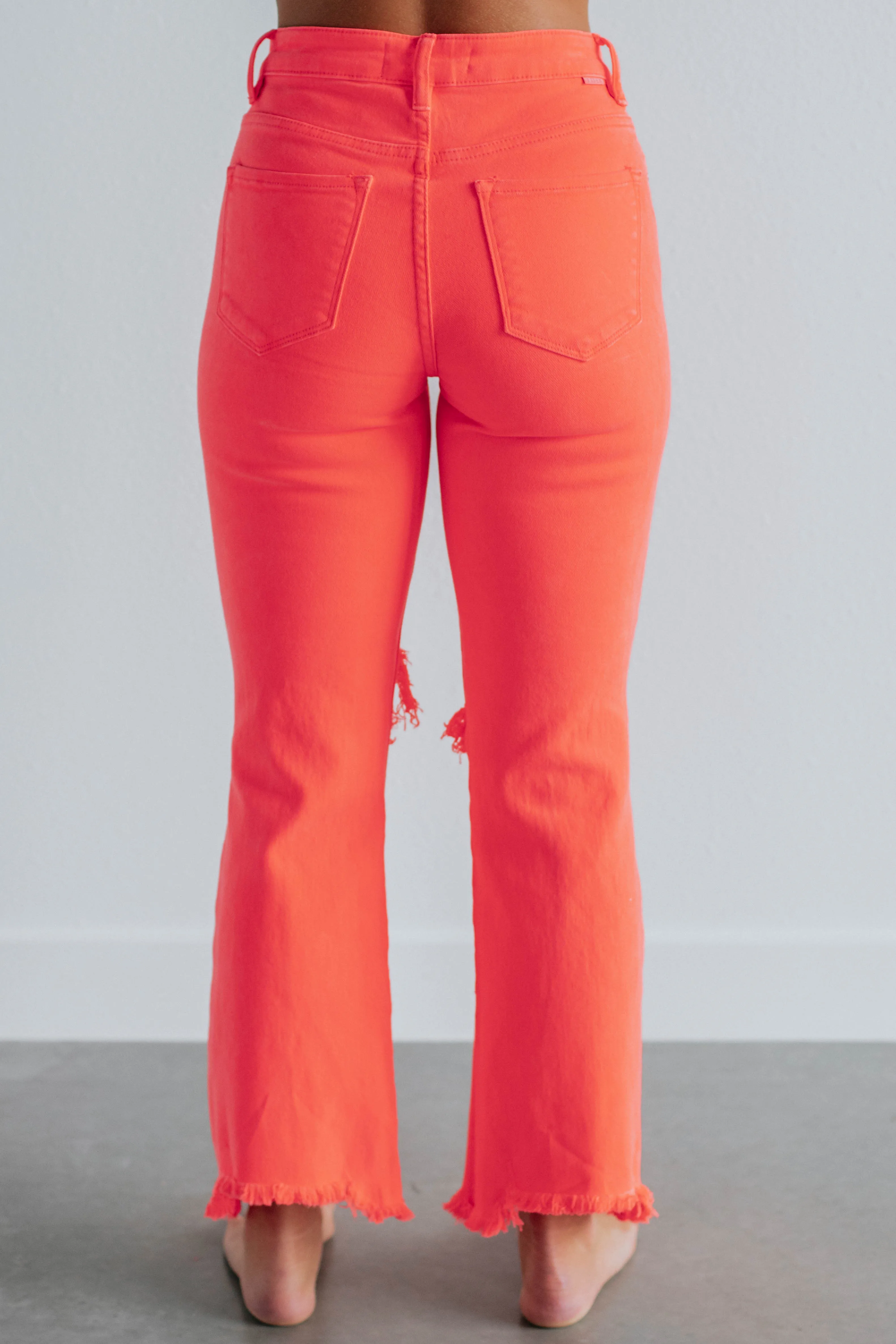Willow Risen Jeans - Neon Coral Simple Detail Minimalist Style Chill Outfit