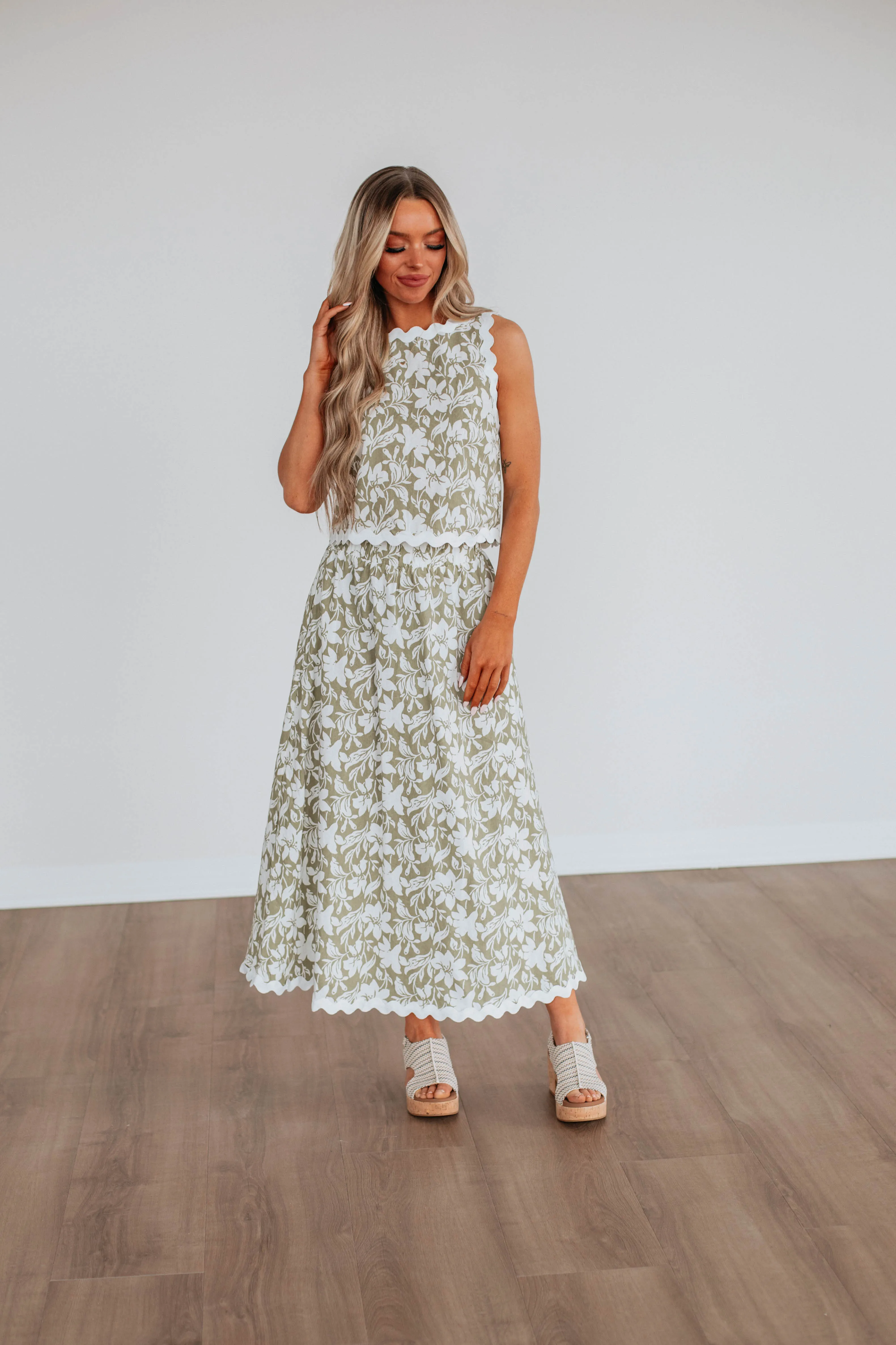 Sophisticated Casual Elasticized Cuff Havena Floral Skirt