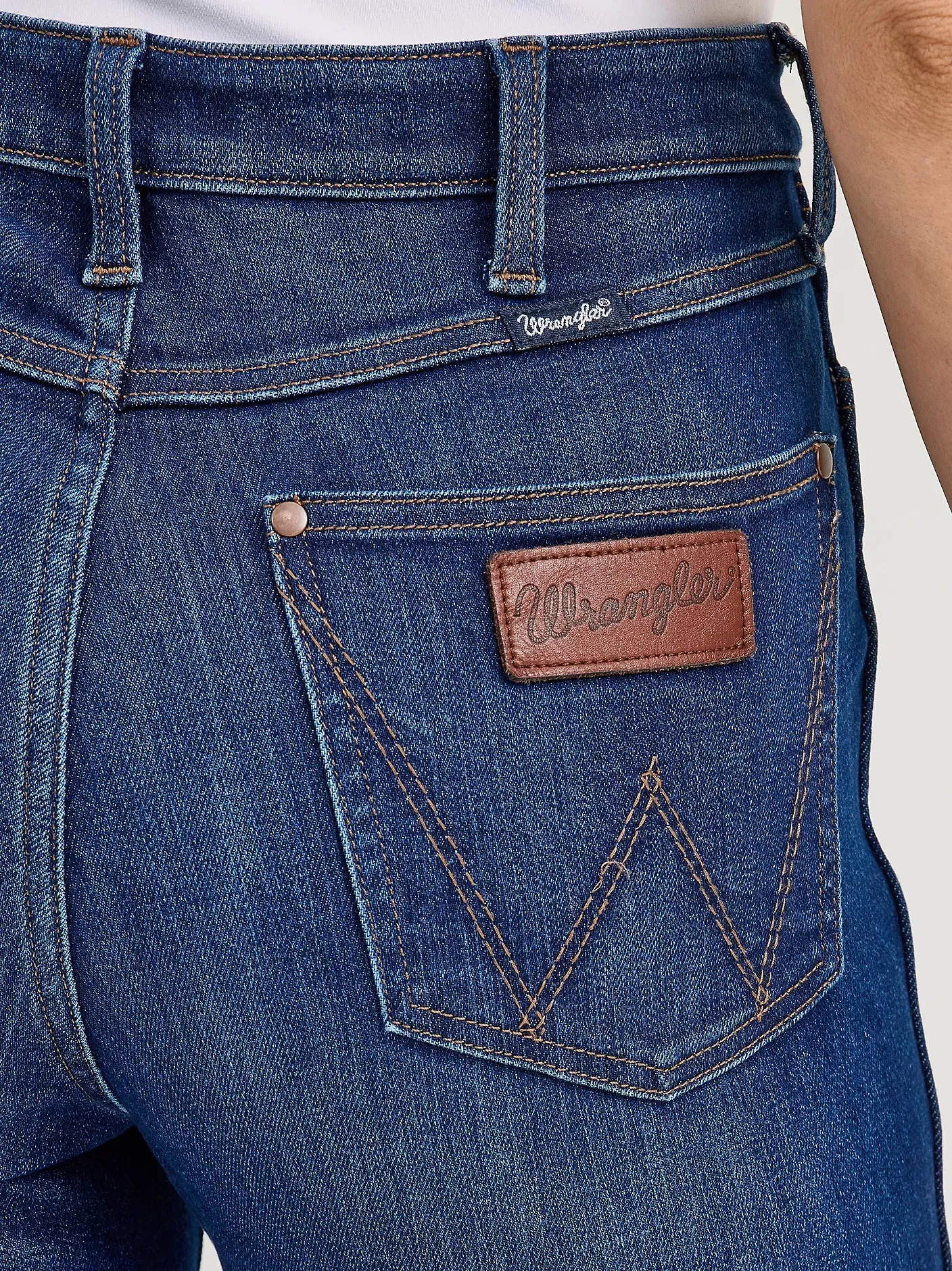 Minimal Edge Durable Rivet Hardware Wrangler Retro Women's Bailey High Rise Pieced Trumpet Flare Jean in Melody