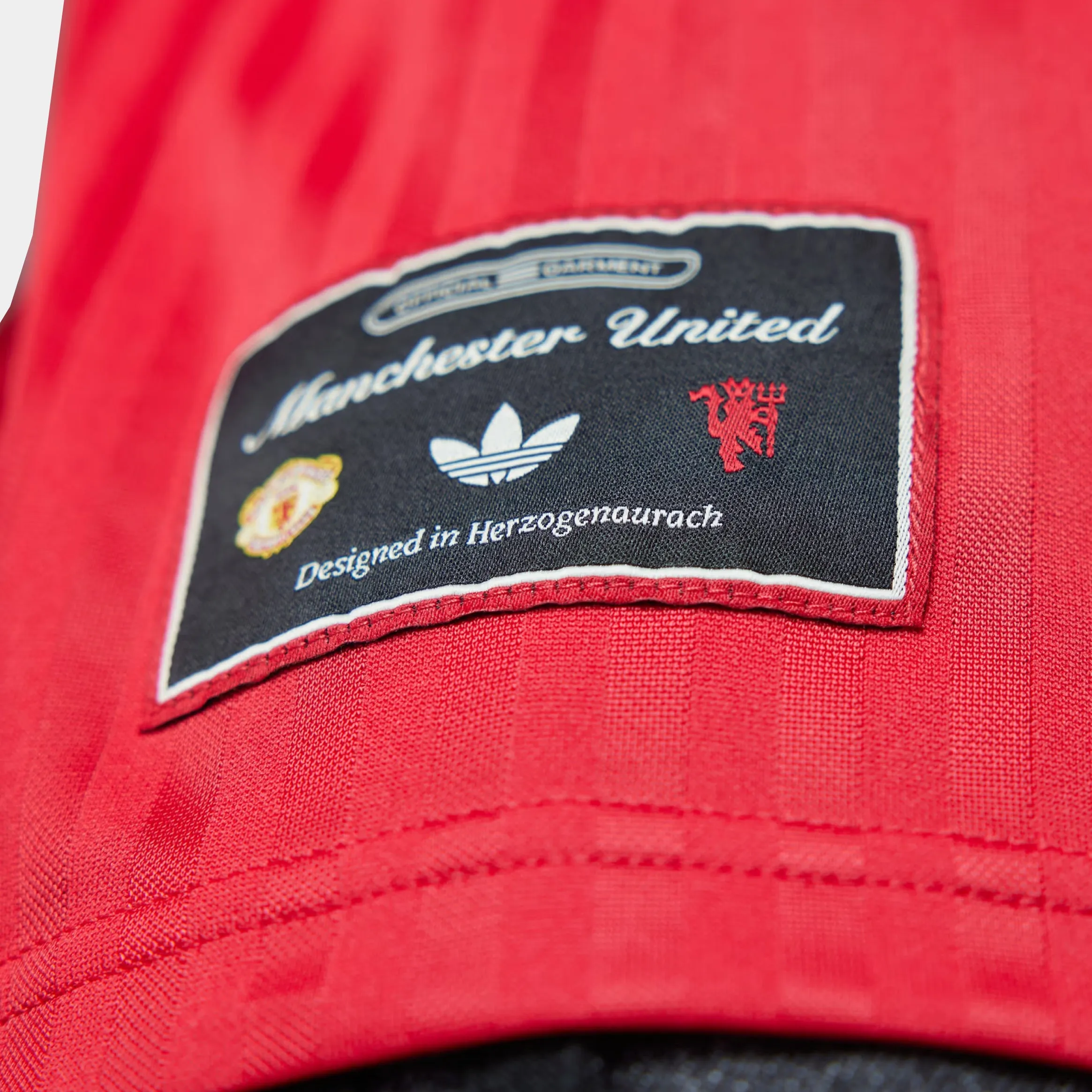 Training Apparel Manchester United Terrance Icons Mens Jersey (Red/Black)