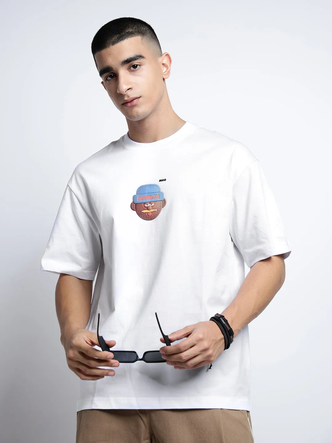 Cozy and Comfortable Men's Graphic Print White Short Sleeves Round Neck Relaxed Fit T-Shirt