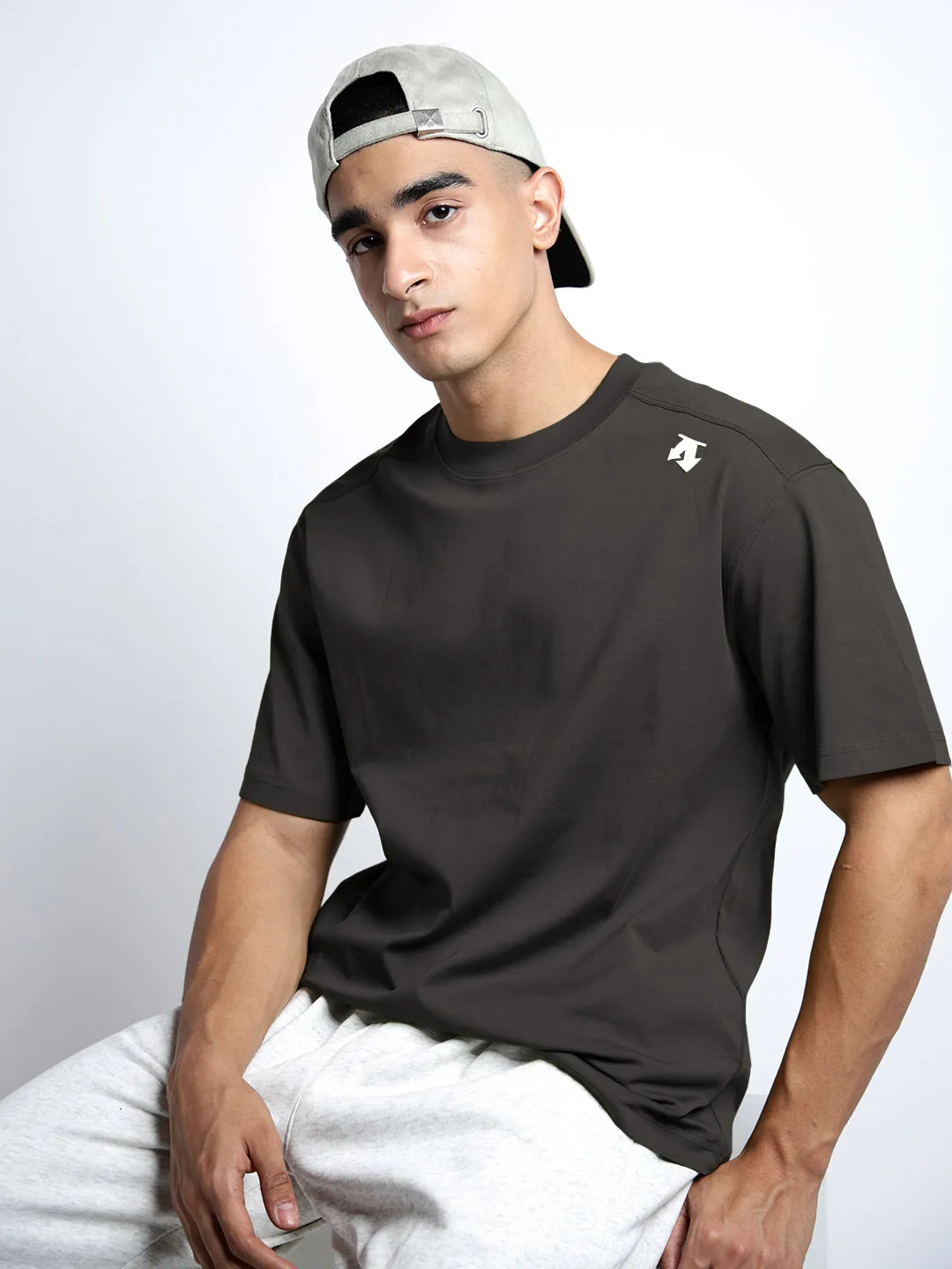 Casual Elegance Durable Stitching Men's Grey Short Sleeves Round Neck Relaxed Fit T-Shirt