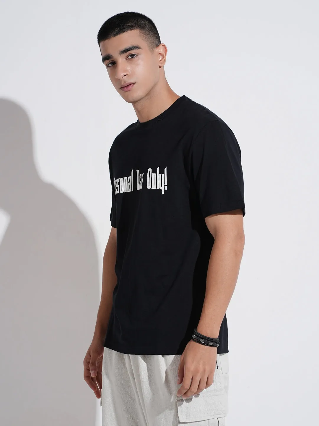 Men's Typography Black Short Sleeves Round Neck Relaxed Fit T-Shirt Cross Grain Knit Cool and casual