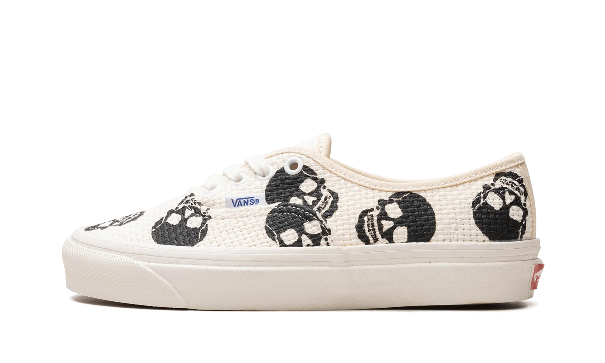 Needlepoint Authentic 44 DX "Skulls" Memory Foam Airport Travel Summer Base