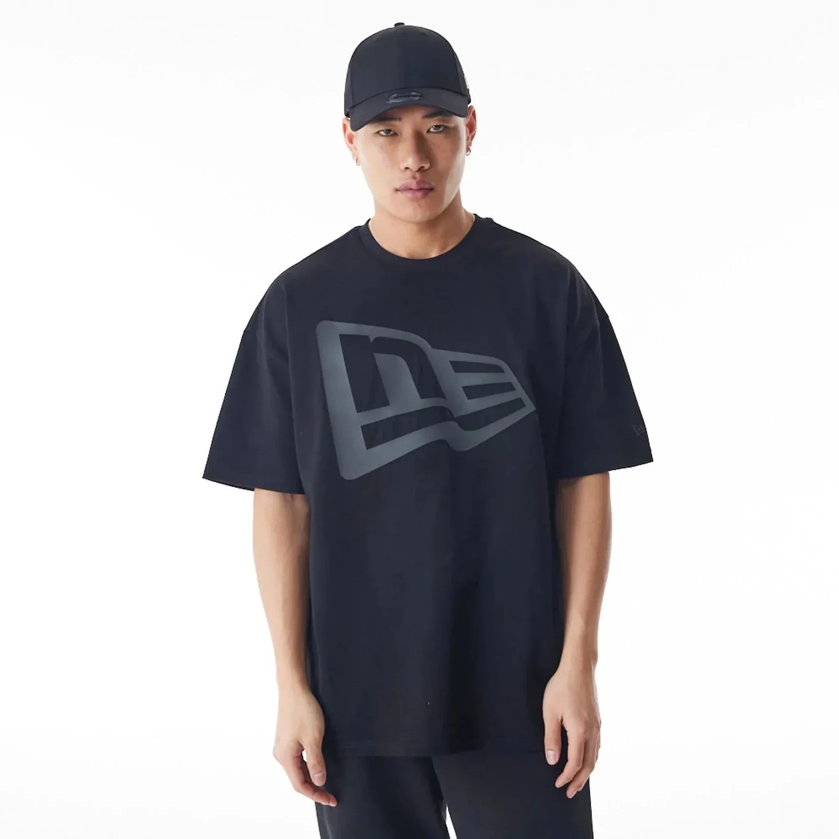 Sporty Layers Cozy Fit Wear New Era Flag Black Oversized T-Shirt