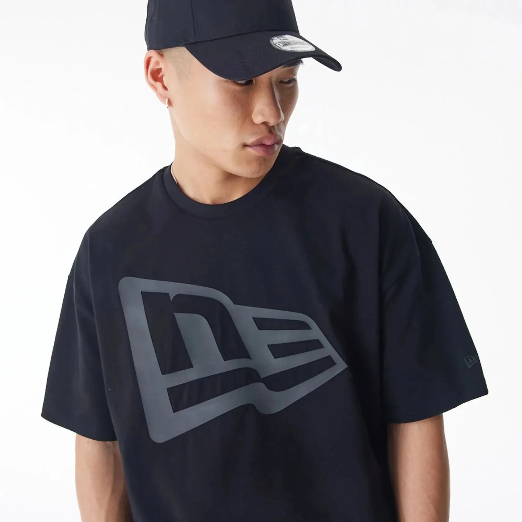 New Era Flag Black Oversized T-Shirt No-Fuss Design