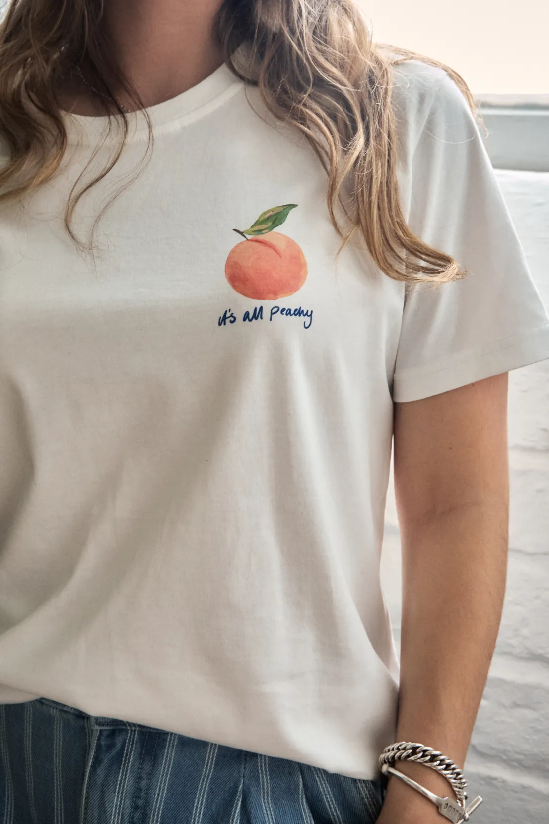 Slim Silhouette O&F It's all Peachy Tee