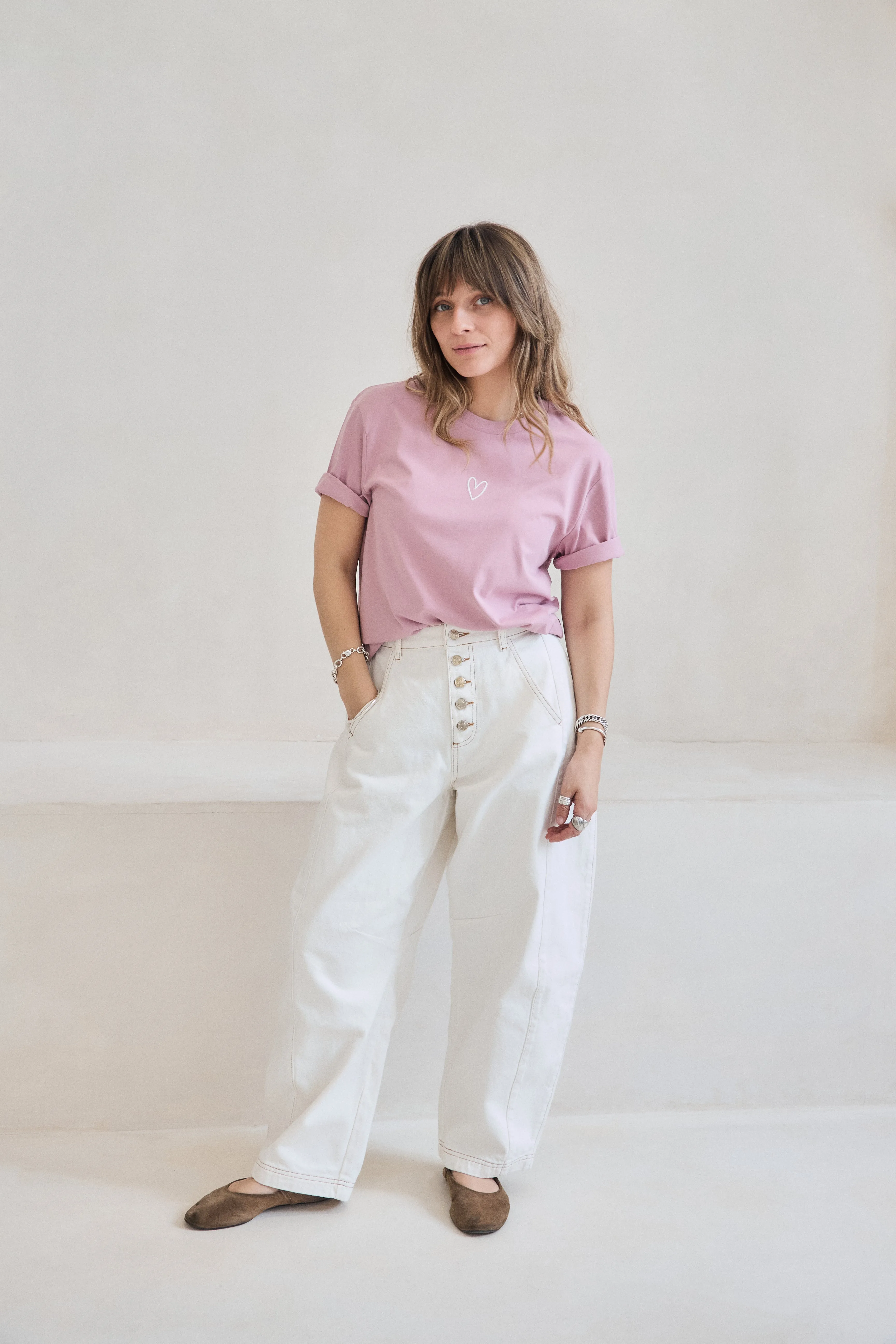 O&F Be Tee - Lilac Travel Trend Look