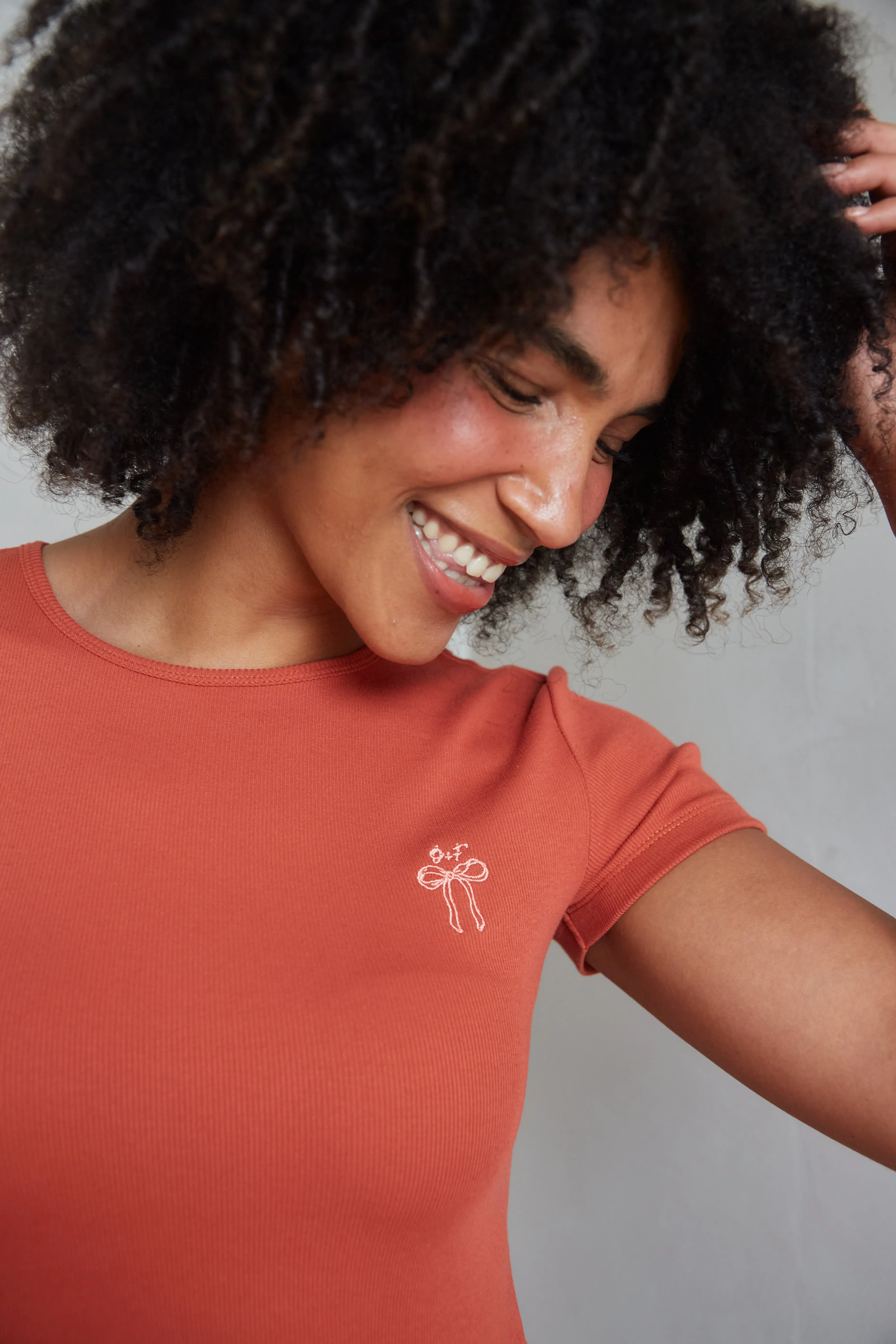 O&F Bow Embroidered Rib Tee - Rust Simple yet stylish