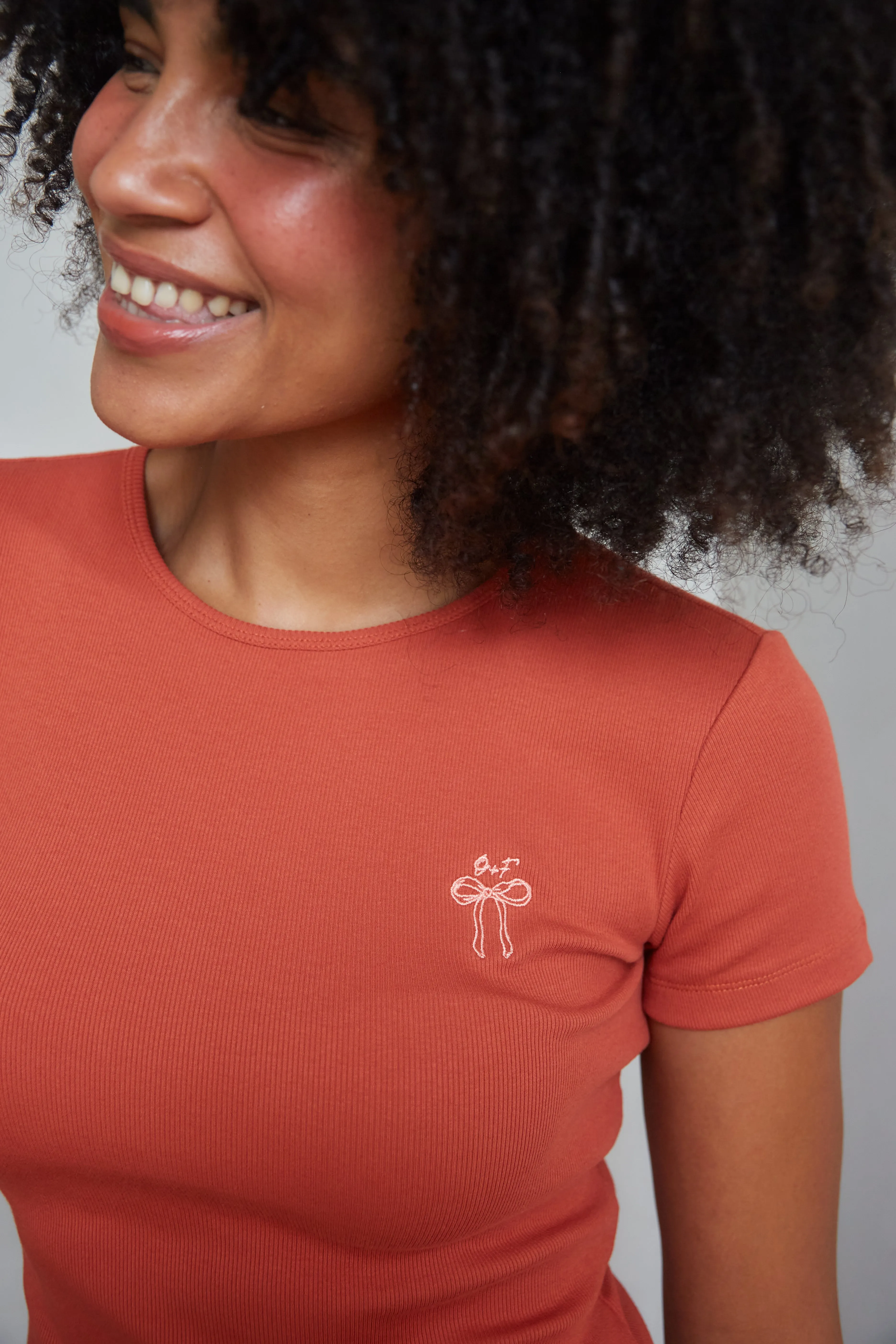 O&F Bow Embroidered Rib Tee - Rust Flexible Collar