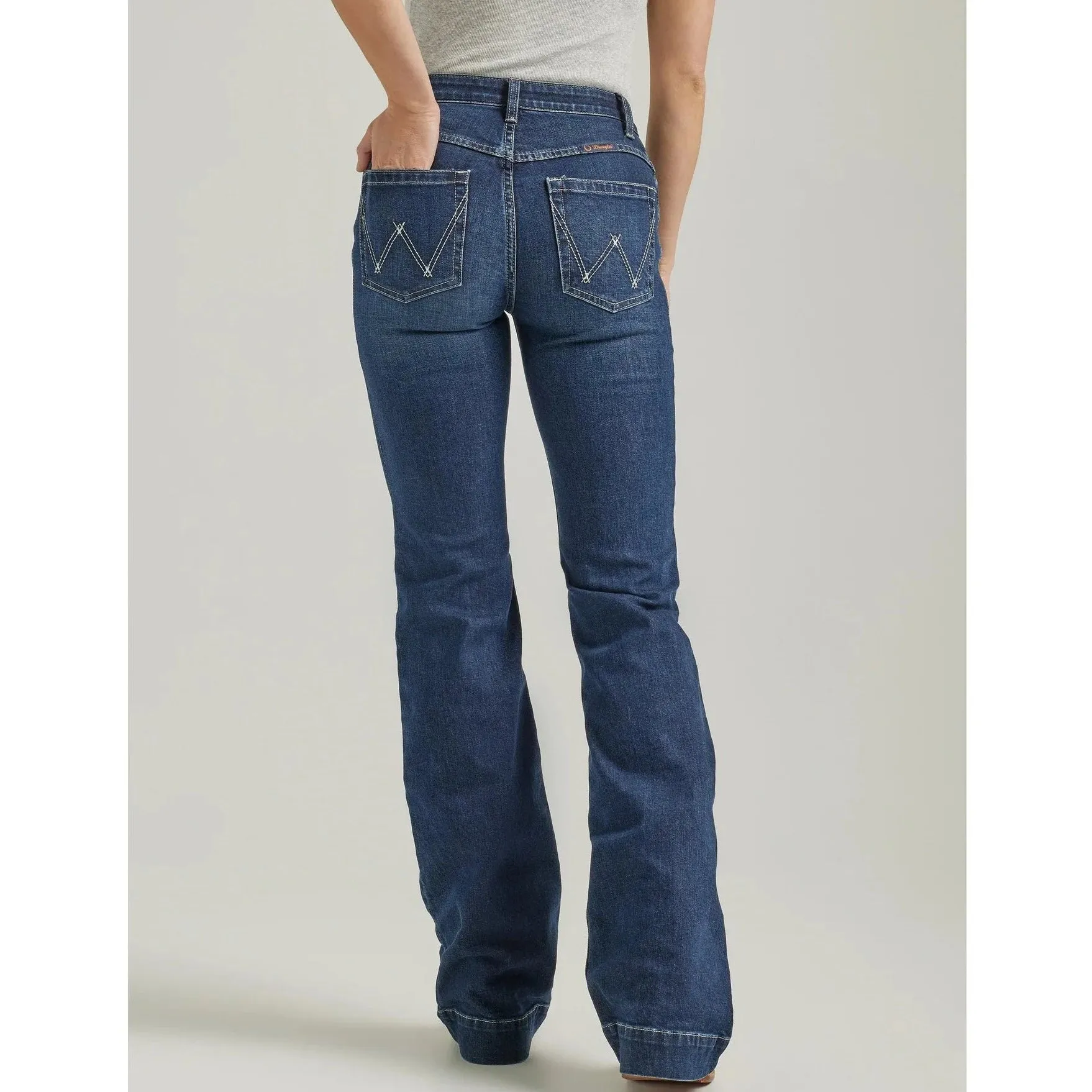 Fashionable Look Relaxed Comfort Wrangler Women's Willow Ultimate Riding Trouser Jean in Ellery