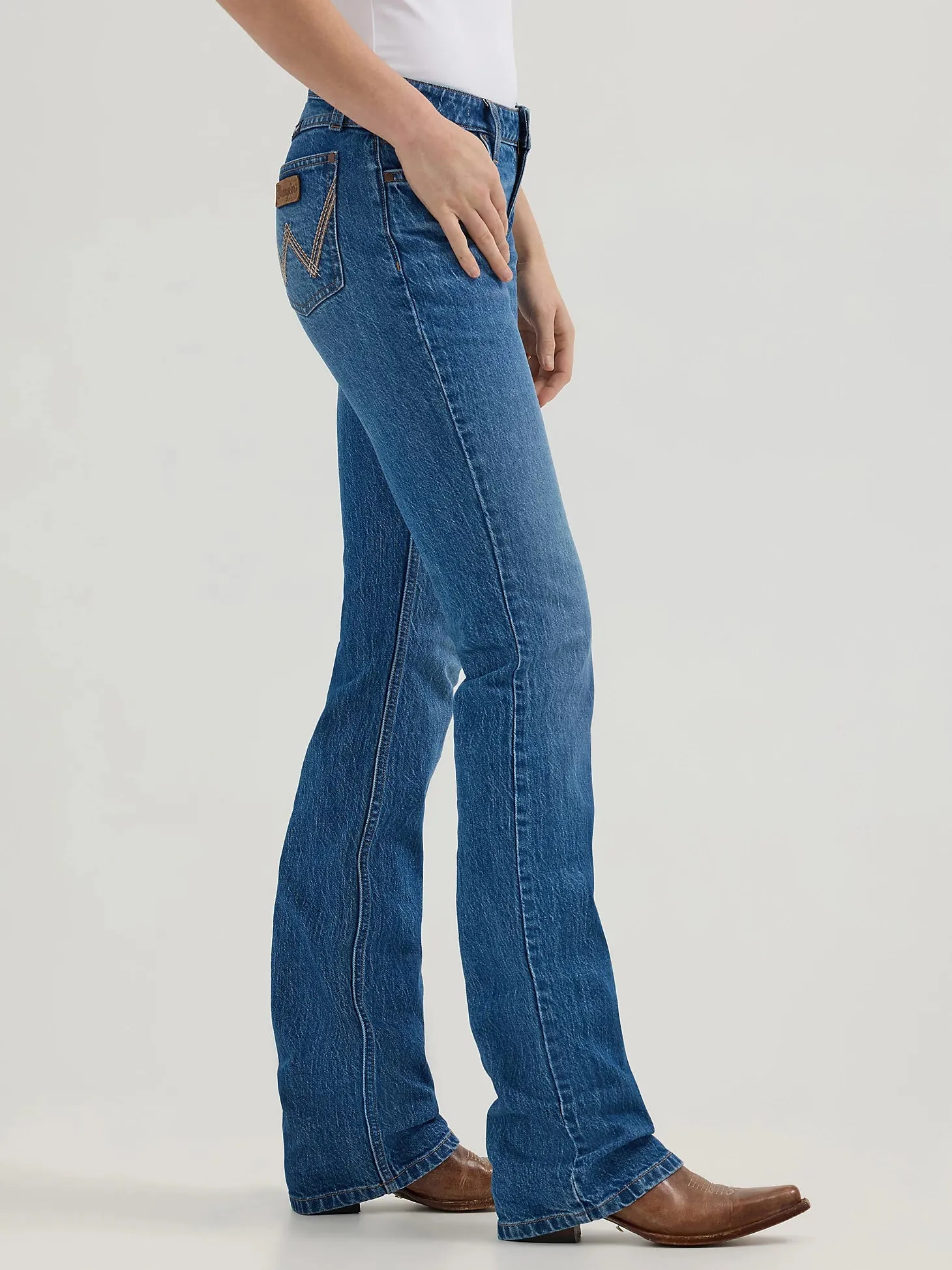 Natural Look Relax Mode Wrangler Retro Women's Mae Mid Rise Bootcut Jean in Khloe