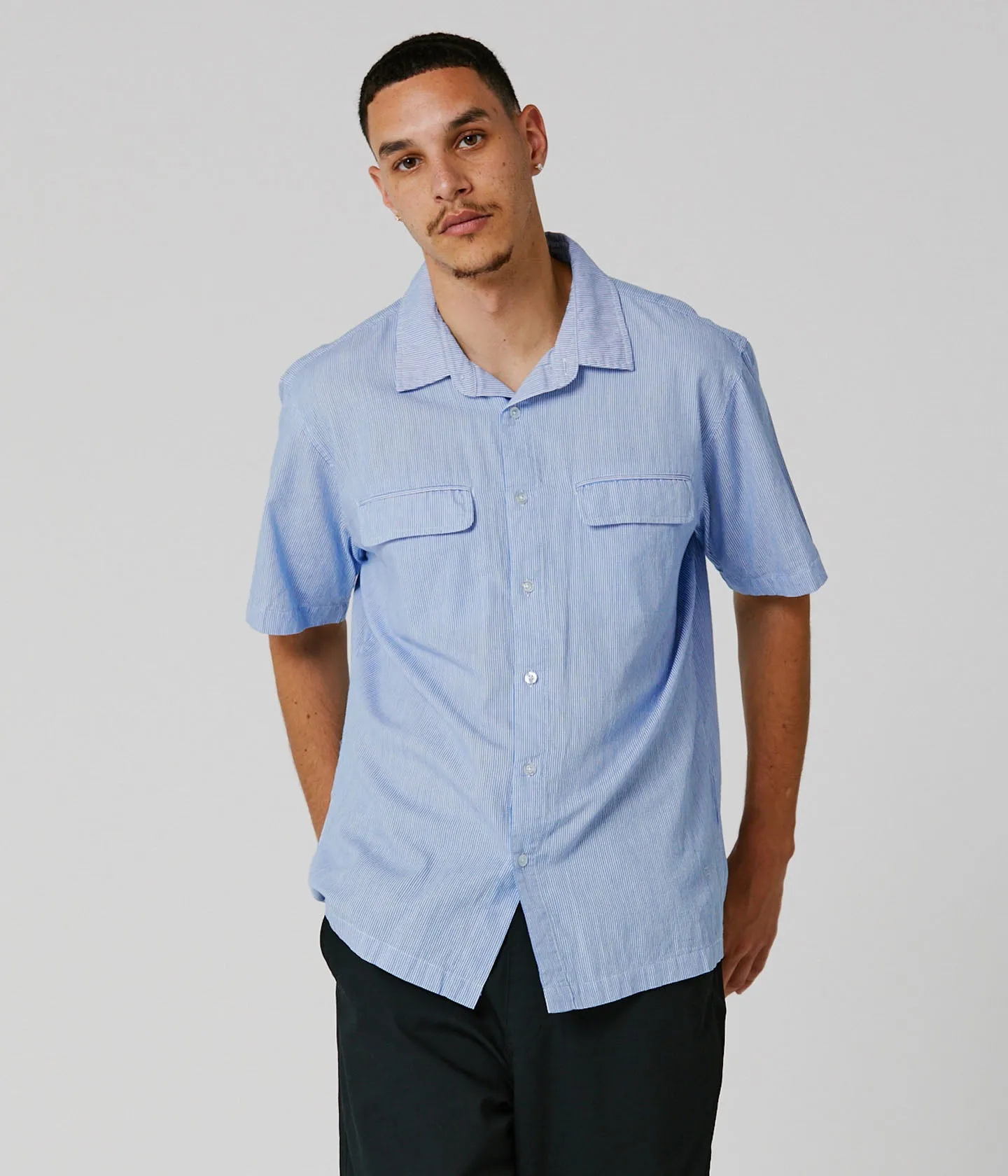 Layering Must-Have Simple Comfort Look BROADCAST STRIPED SS SHIRT // BLUE WHITE