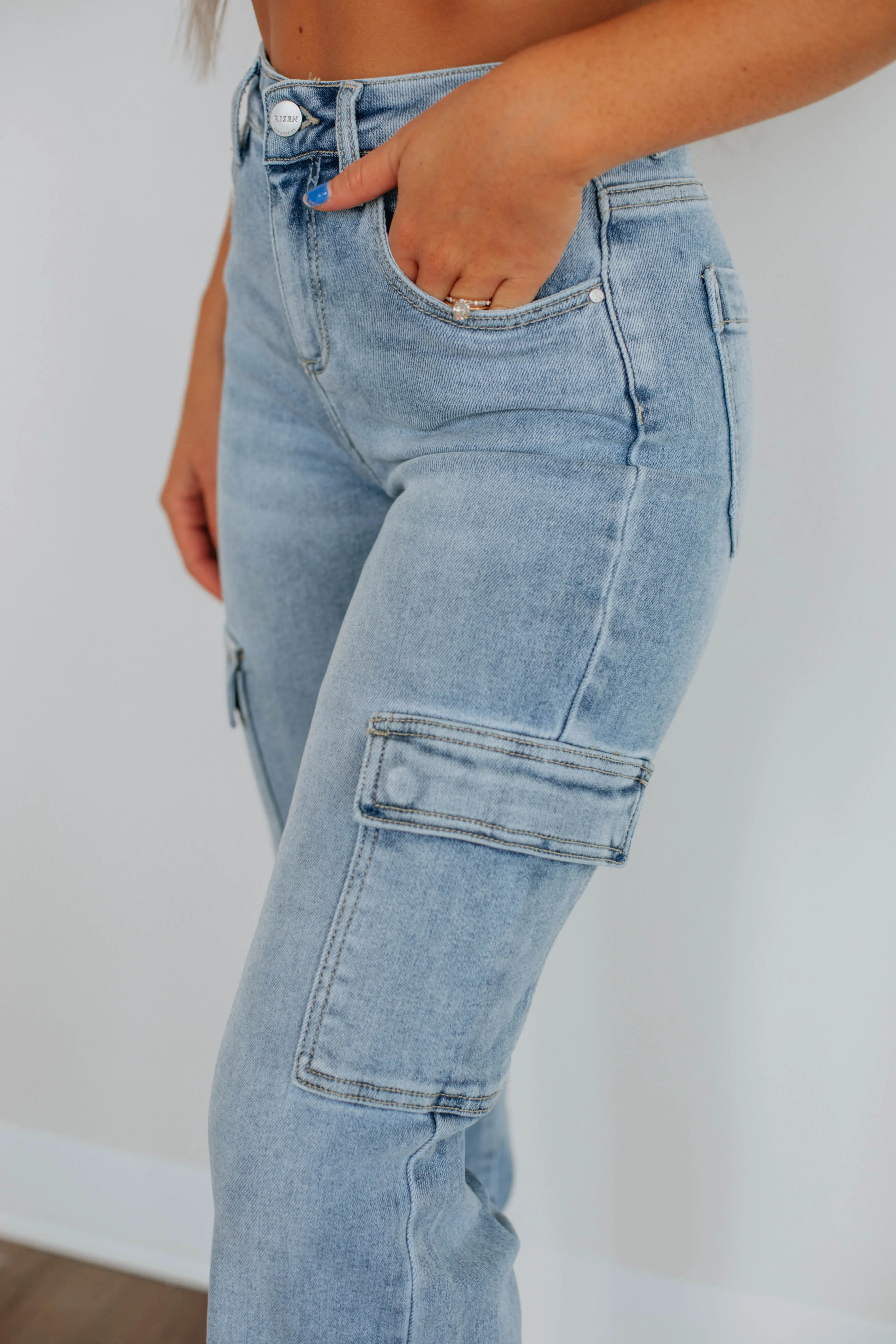 Flexible Fit Leigh Risen Cargo Jeans - Light Wash