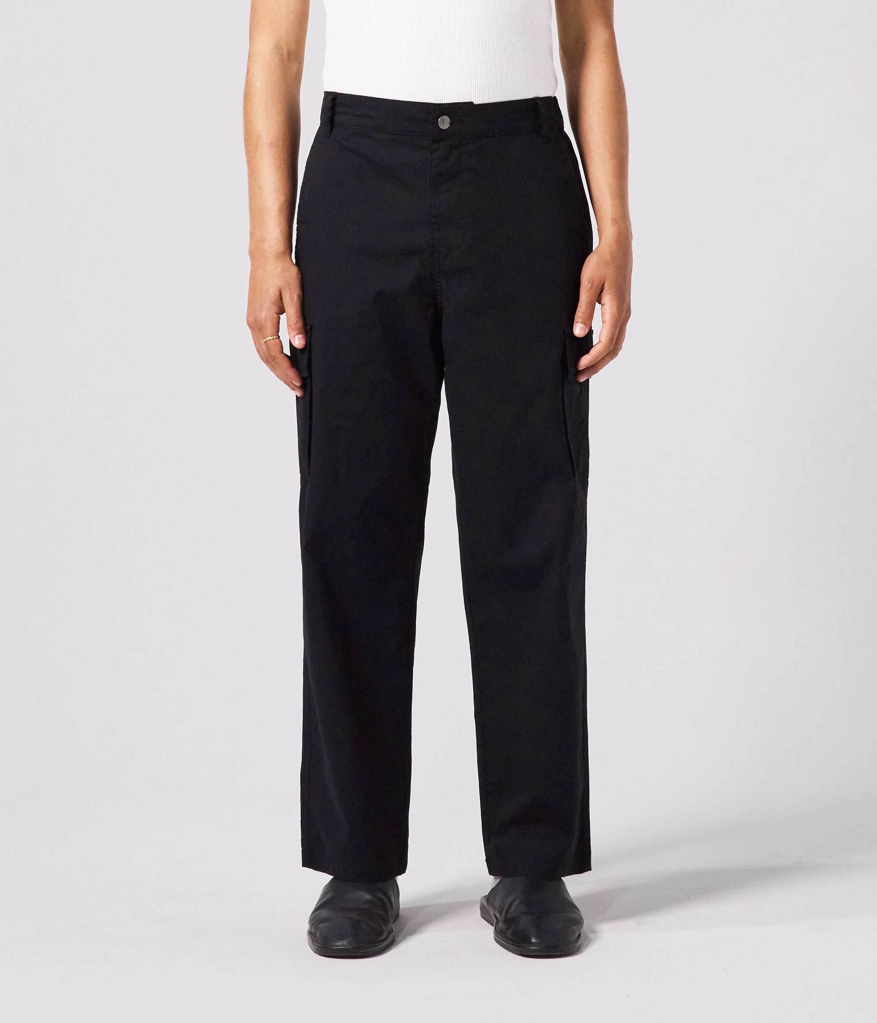 Essential Fit INTERFACE CARGO PANT // BLACK