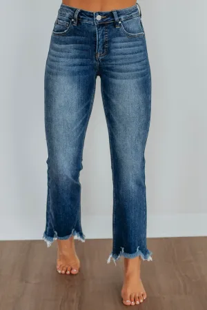 Straight Cut Festival Outfit Minimalist Style Neona Risen Jeans - Dark Wash