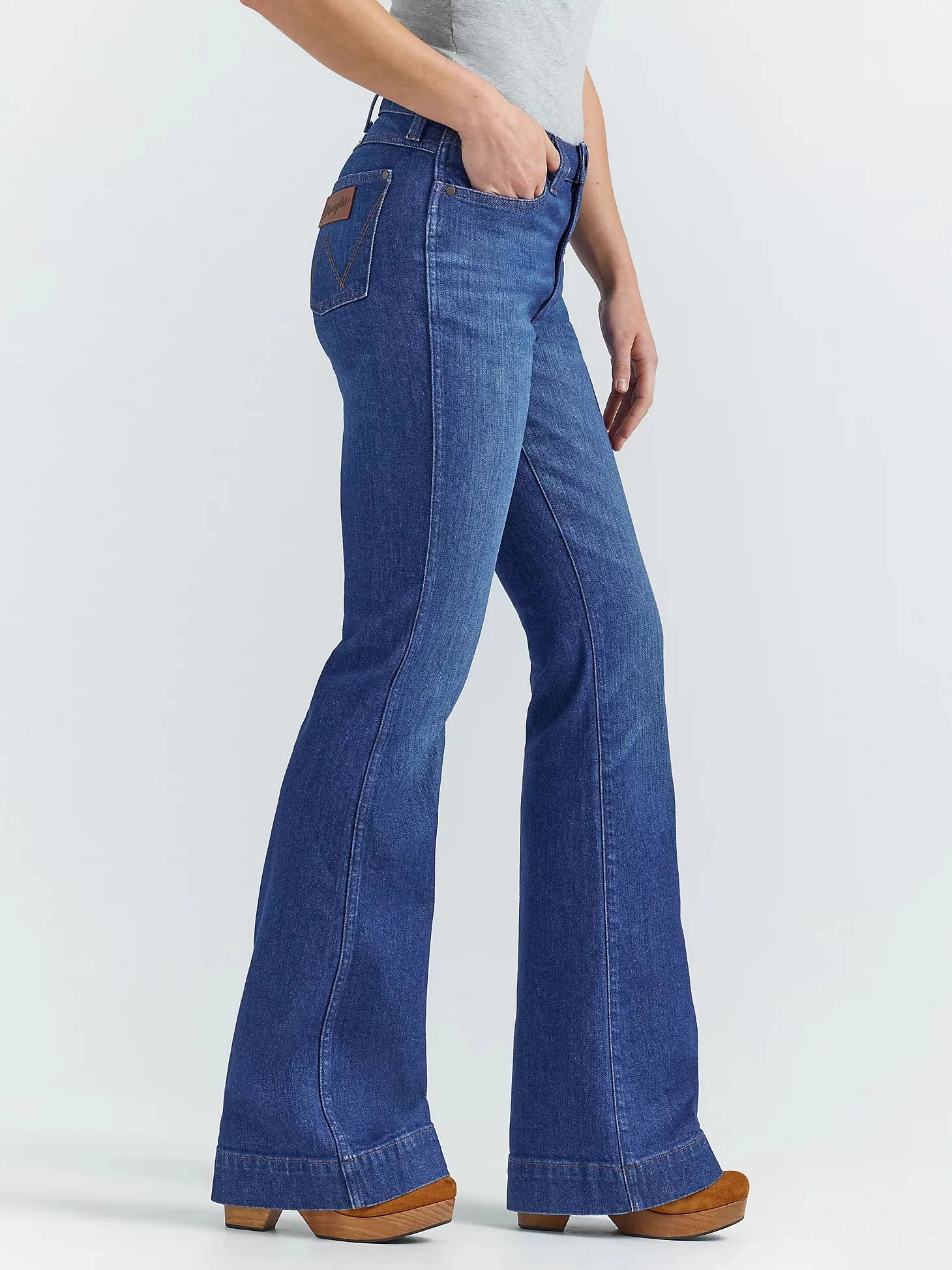 Comfort Fit Design Flexible Style Wrangler Retro Women's Bailey High Rise Trouser Jean in Frances