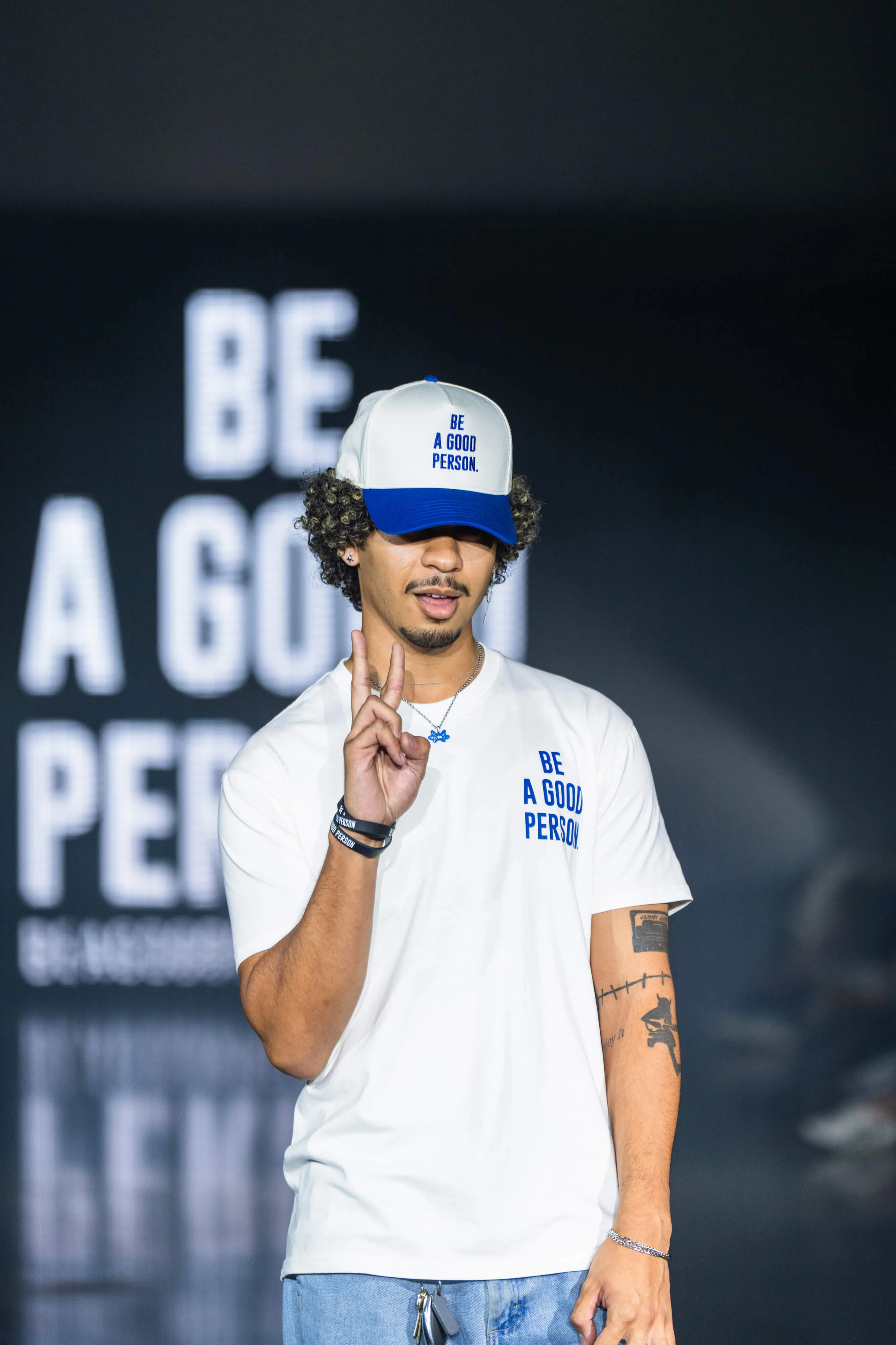 Mini Logo T-Shirt - Cream/Blue Effortless Look