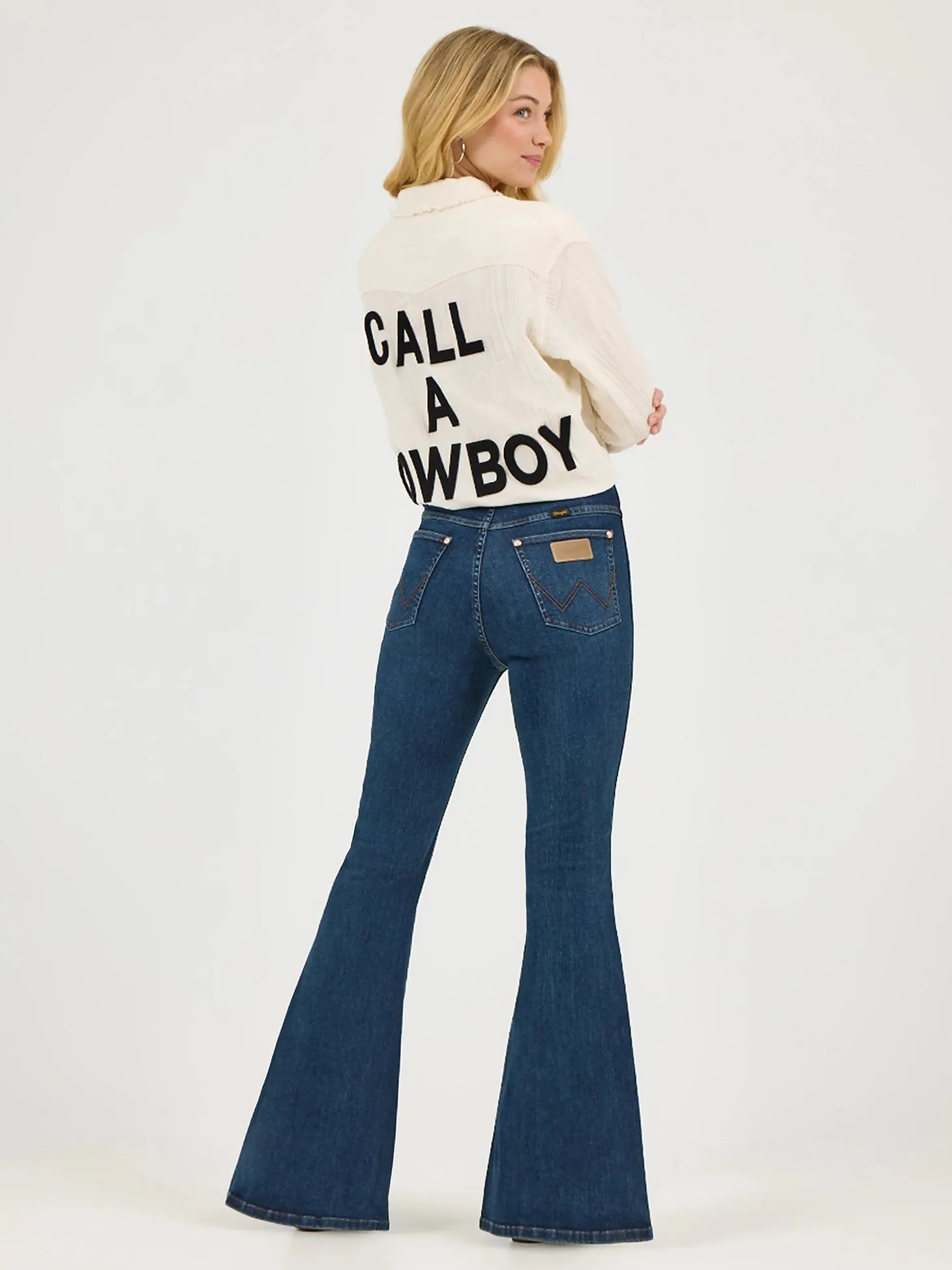 Comfy Home Comfort Weekend Getaway Wrangler x Lainey Wilson Pull On Bell Bottoms in Dark Denim Wash
