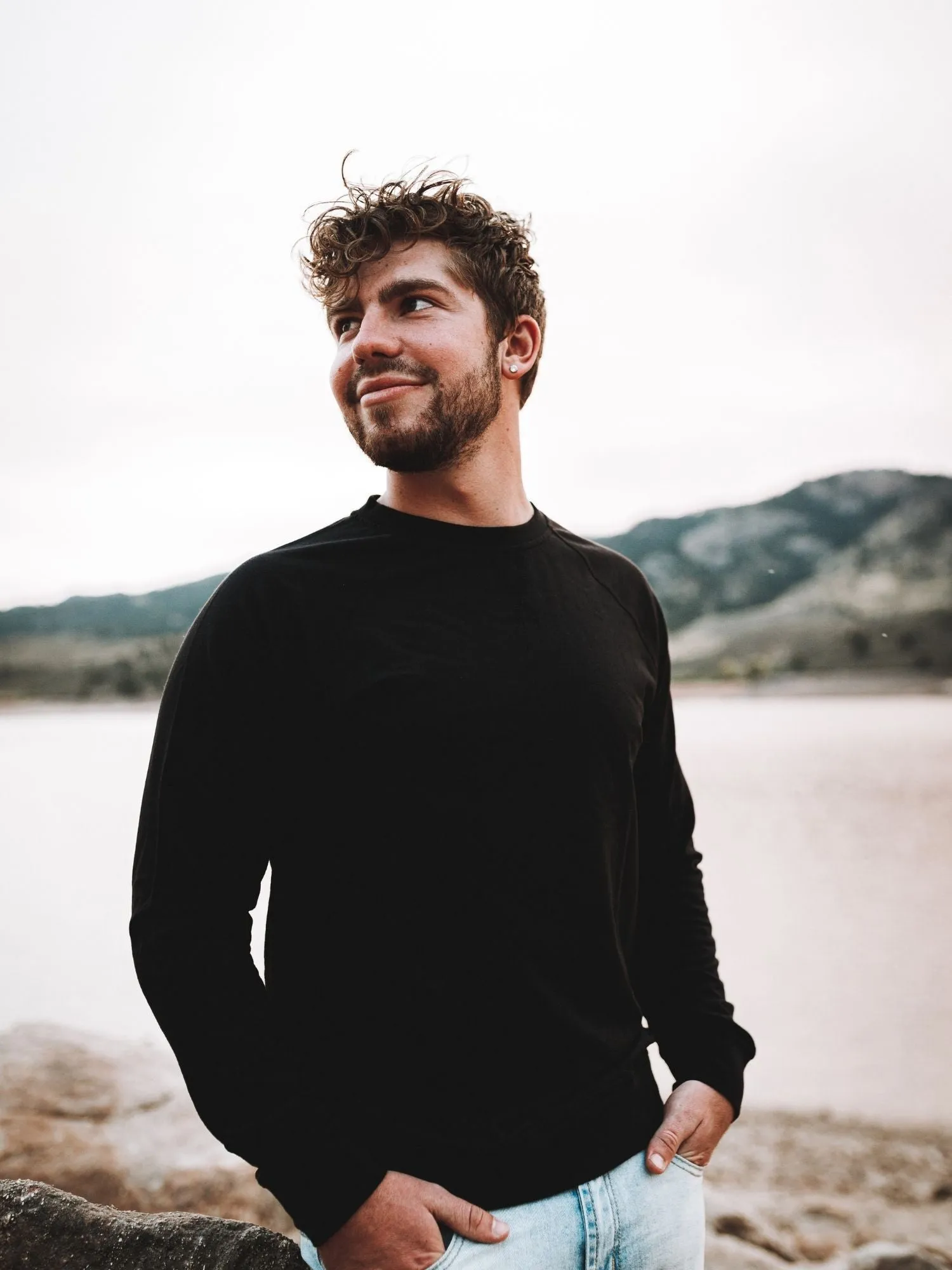 Fashion-Ready Wrinkle Resistant Texture Black Cali Pullover