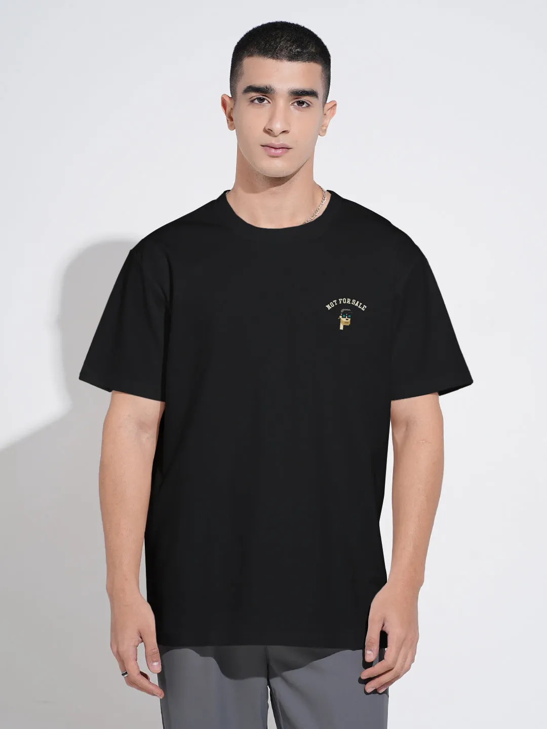 Leisure Casual Sleek Fit Men's Embroidered Black Round Neck Relaxed Fit T-Shirt