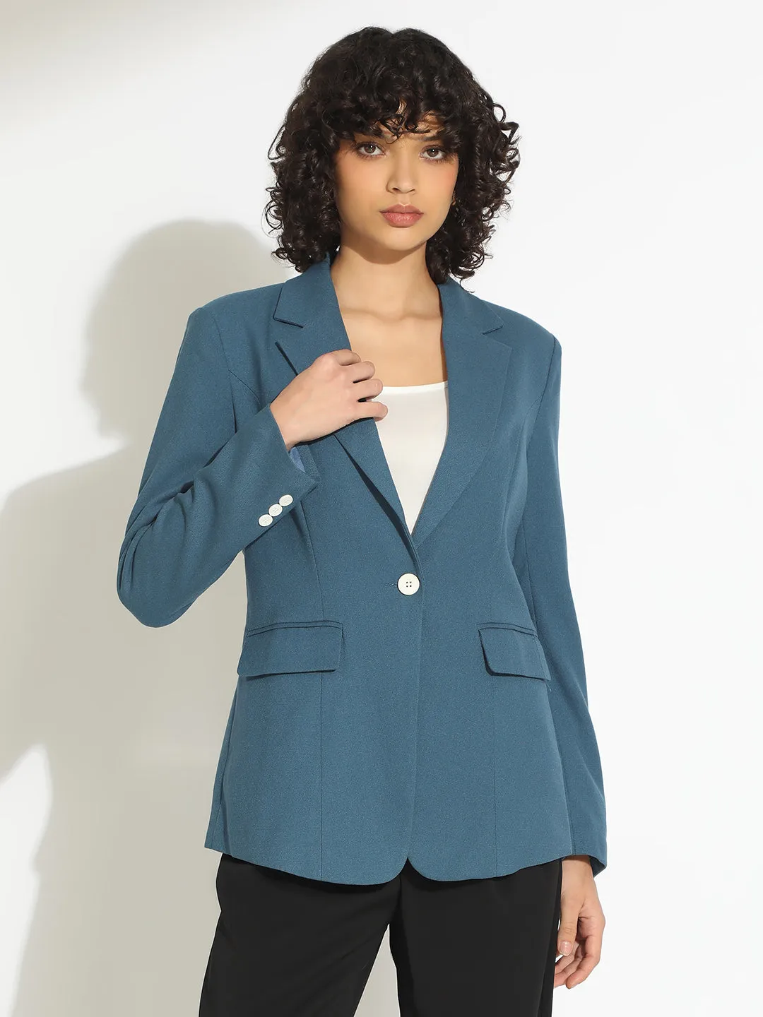 Ergonomic Mobility Cut Women's Blue Single-Breasted Blazer with Notch Lapel