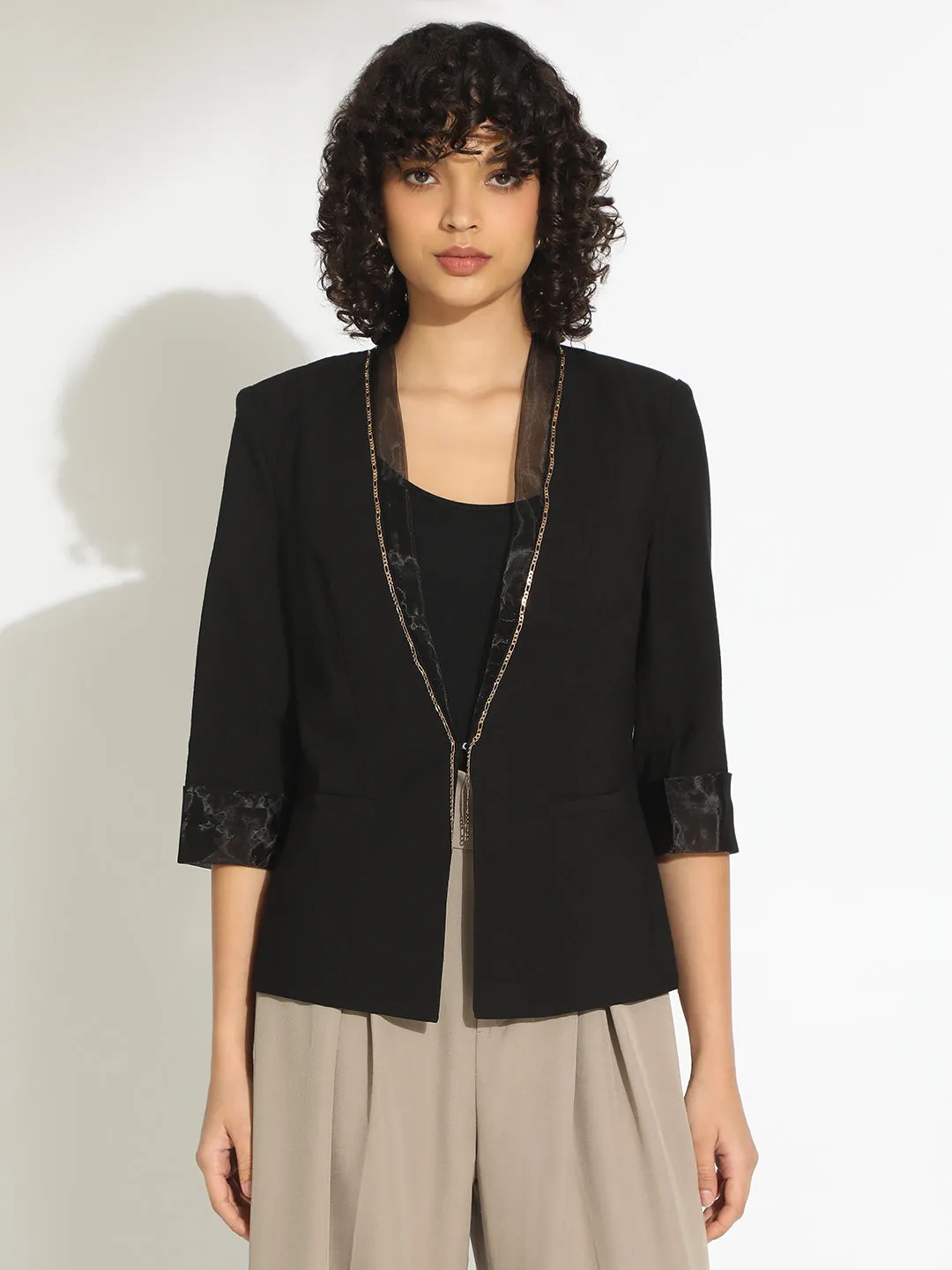 Non Irritating Lining Bonded Seam Construction Women??s Black 3/4 Sleeve Blazer with Contrast Lapel and Cuff Finish
