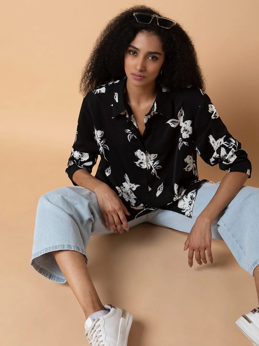 Layering Essential Women's Black Relaxed Floral Opaque Printed Casual Shirt
