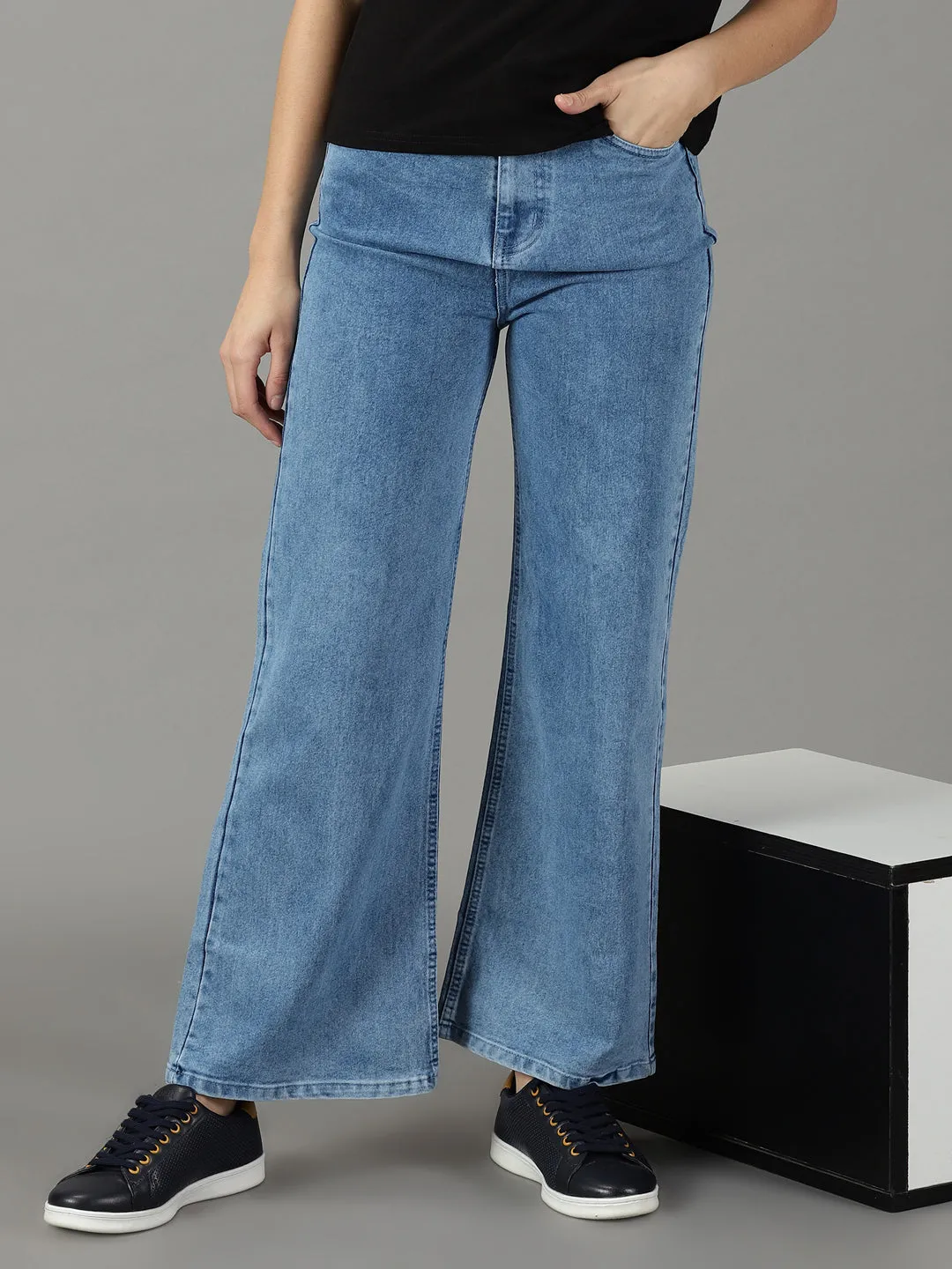 Work Meeting Trendy Modern Minimalist Women's Blue Wide Leg Mid-Rise Bleached Stretchable Cotton Jeans