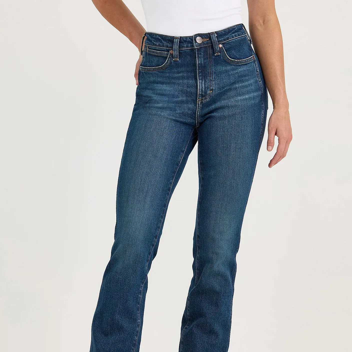 Nature Lover Party Look Evening Stroll Weekend Getaway Wrangler Retro Women's Bailey High Rise Bootcut Jean in Mary