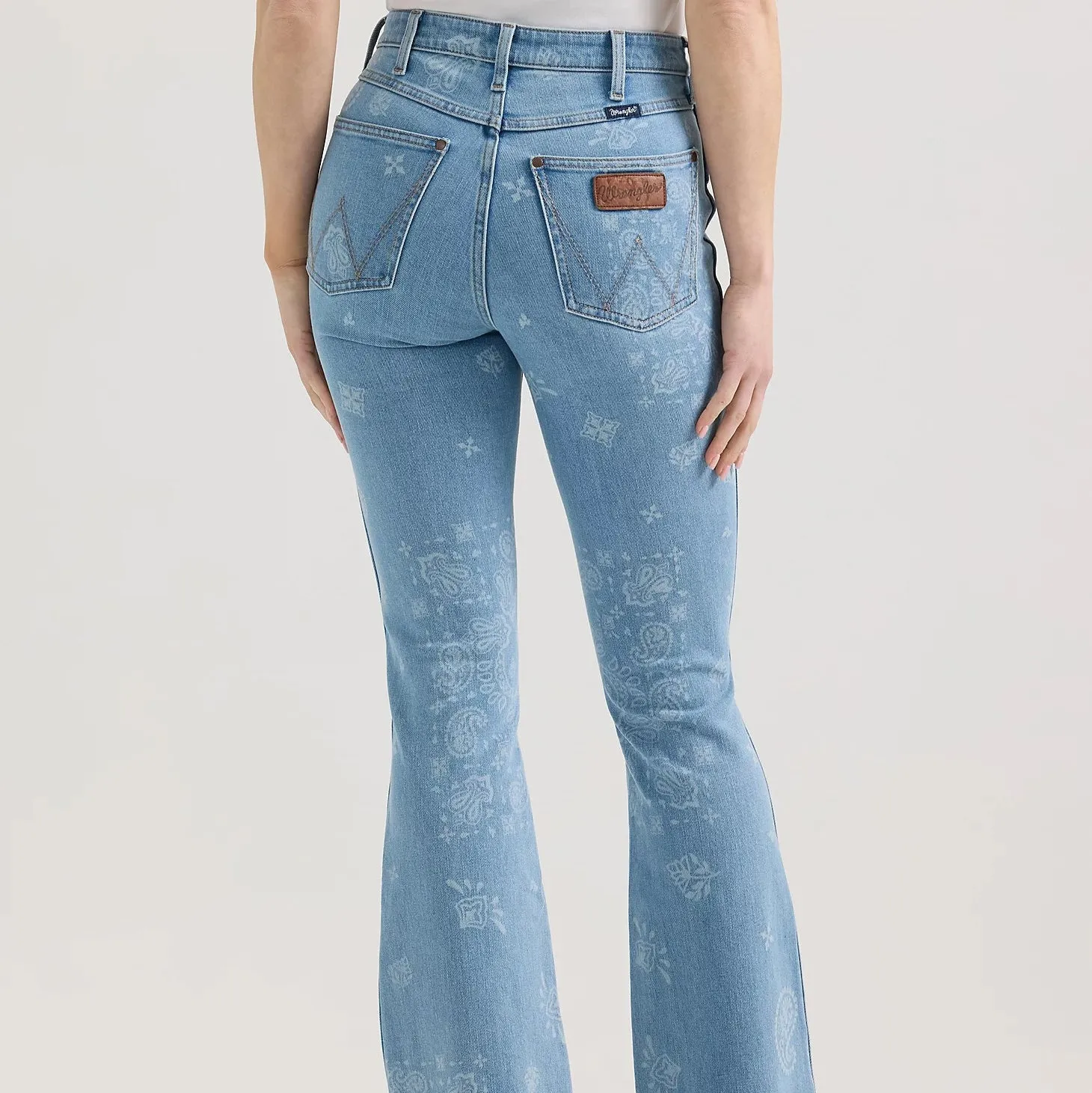 Festival Outfit Minimalist Style Wrangler Retro Women's Bailey High Rise Paisley Printed Flare Jean in Light Wash