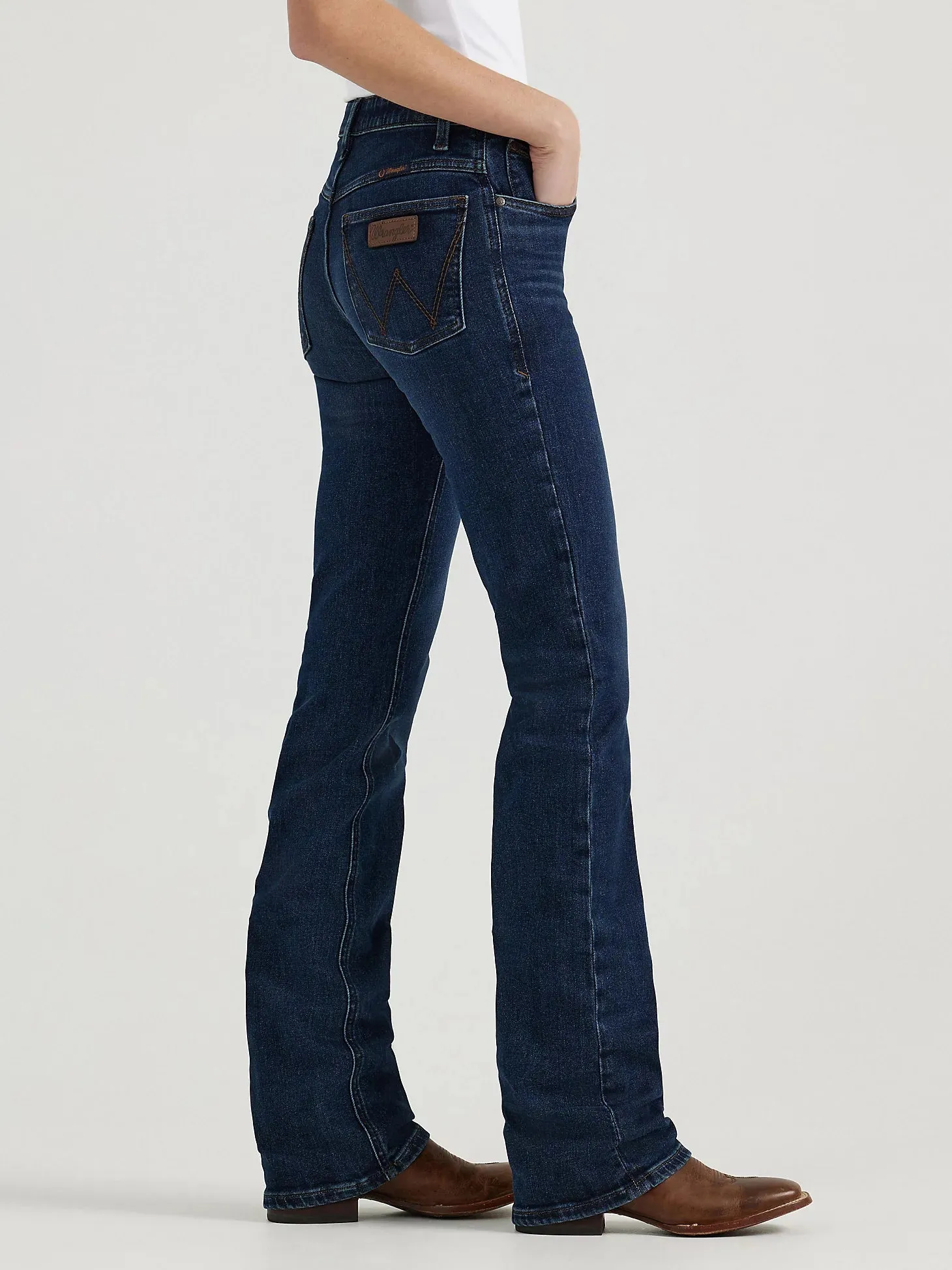 Brunch Outfit Summer Vibes Versatile Smart Fit Wrangler Women's Ultimate Riding Jean Willow Mid-Rise Bootcut in Traci