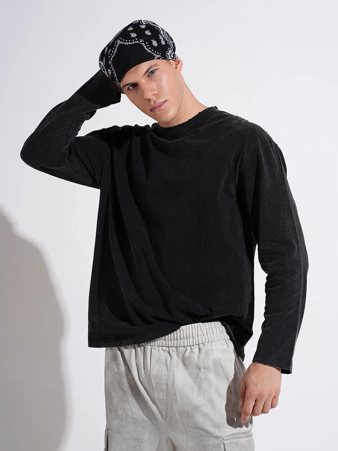 Men's Black Long Sleeves Round Neck Relaxed Fit T-Shirt Flexible Fit Design loose but not baggy